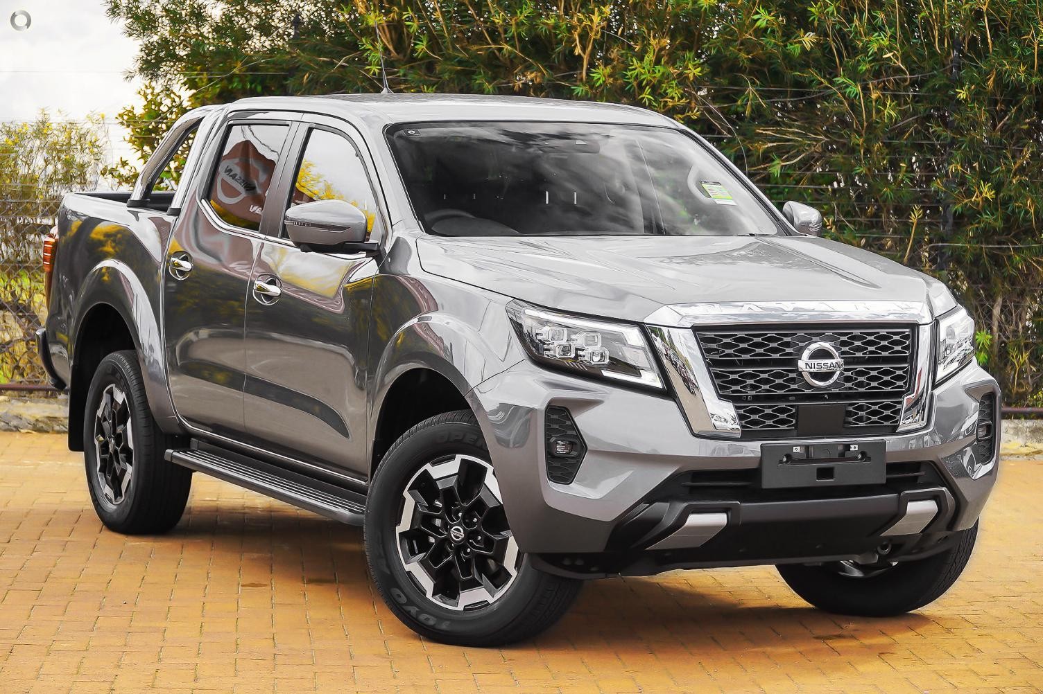 Nissan Navara image 1