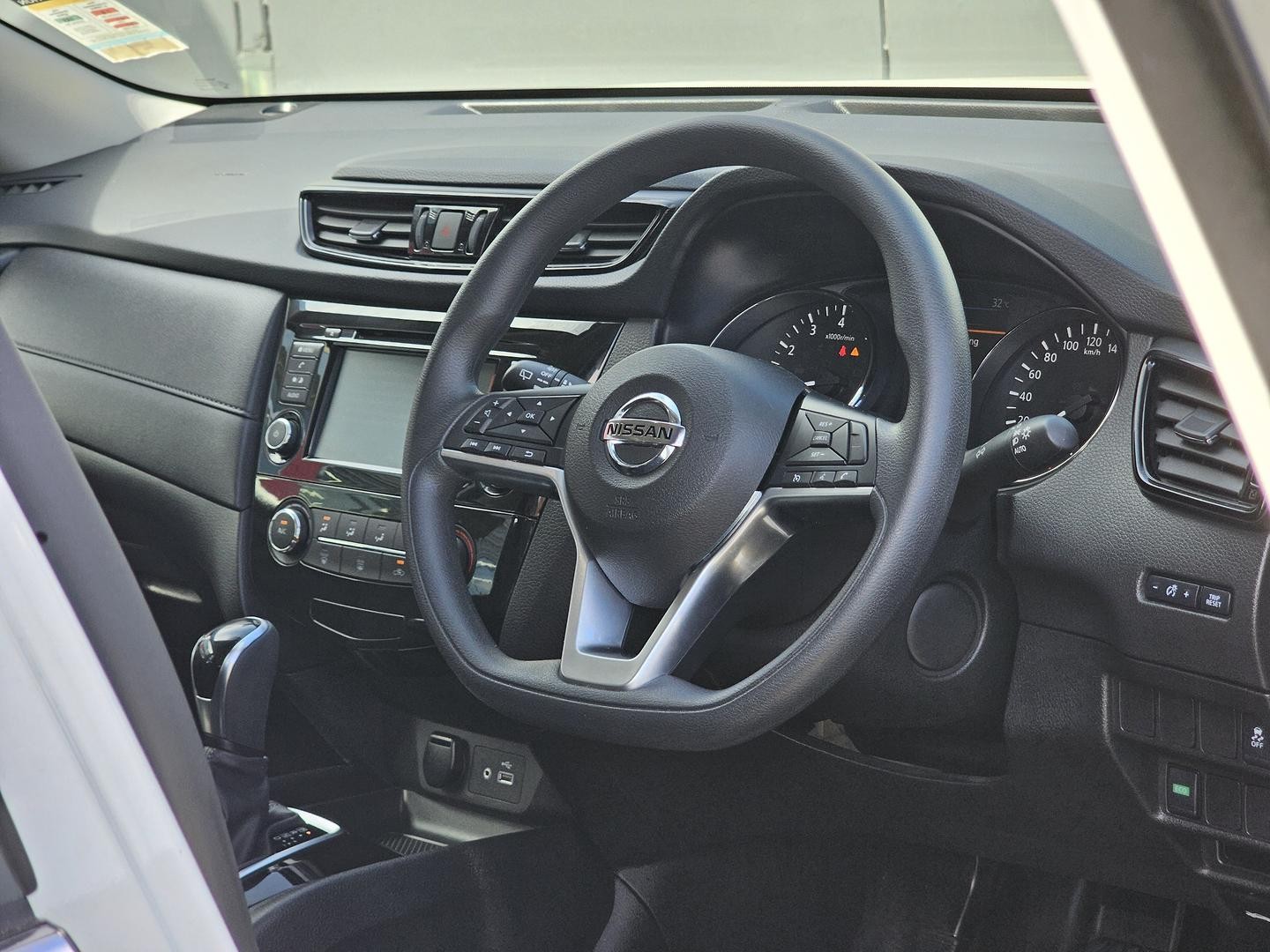Nissan X-trail image 2