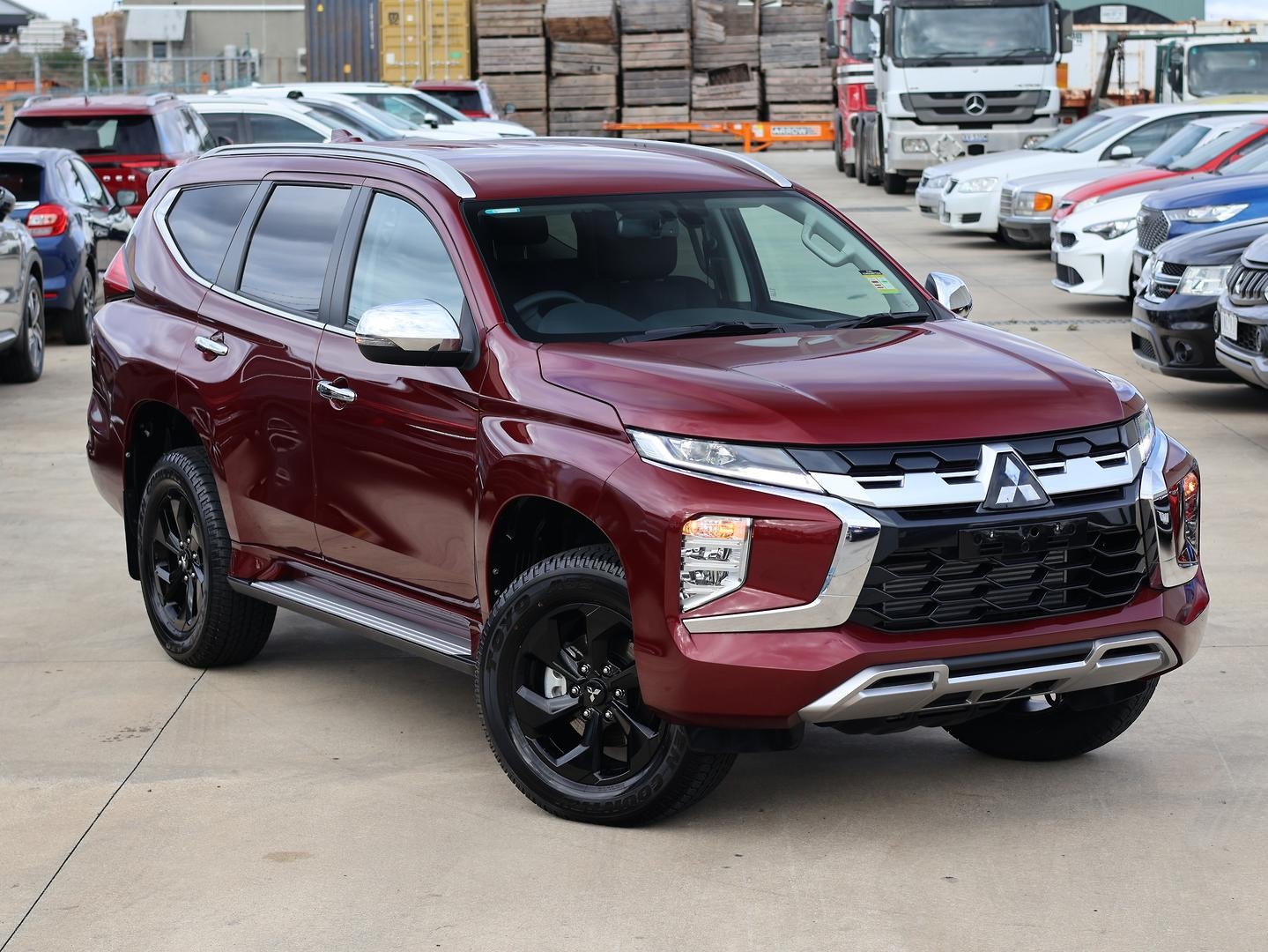 Mitsubishi Pajero Sport image 1