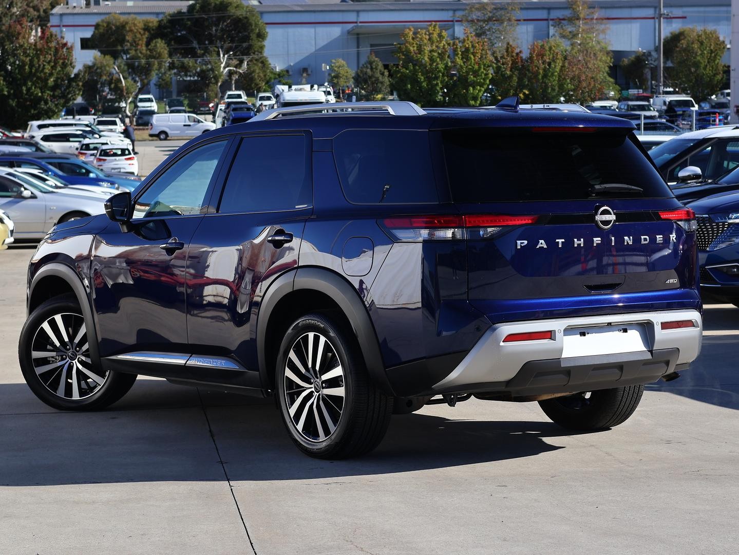 Nissan Pathfinder image 3