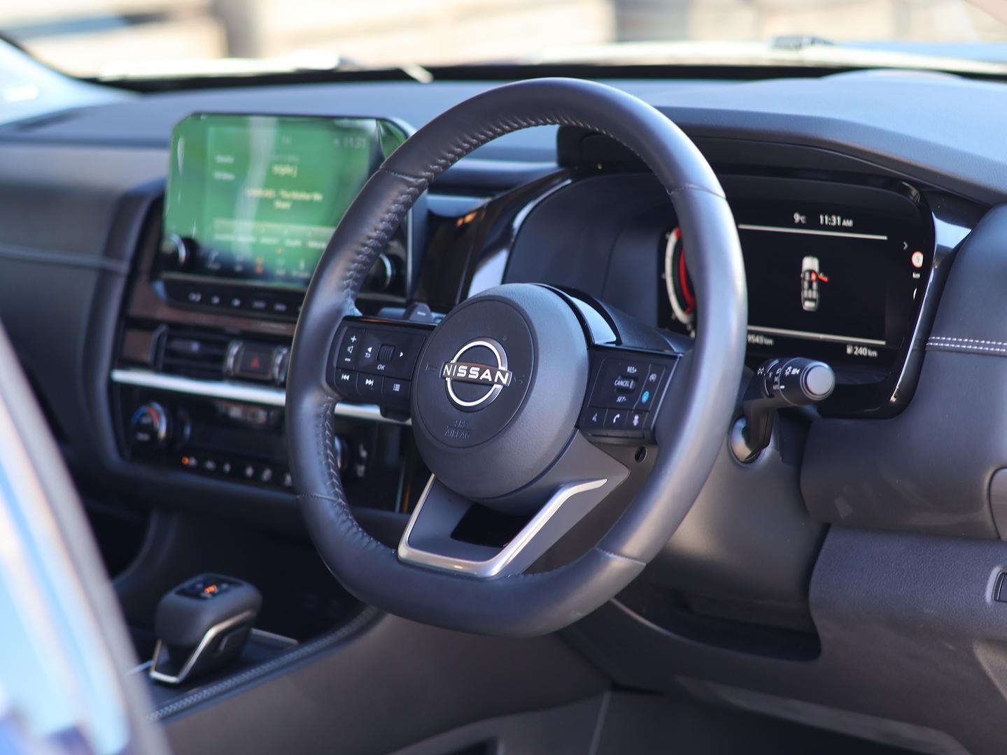 Nissan Pathfinder image 2
