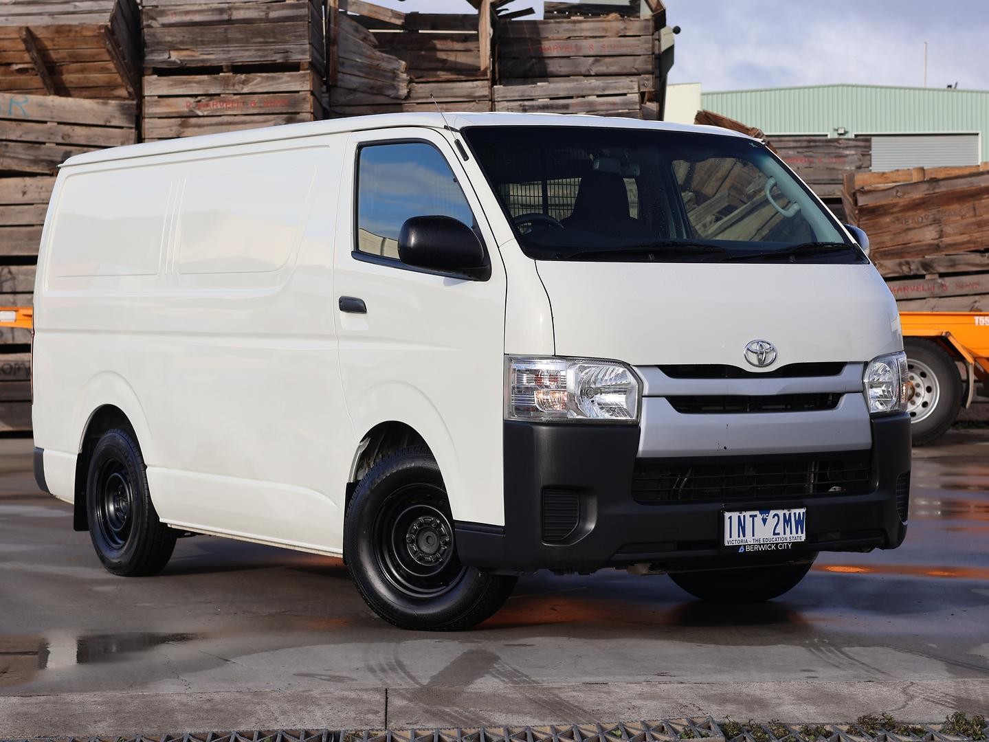 Toyota Hiace image 1