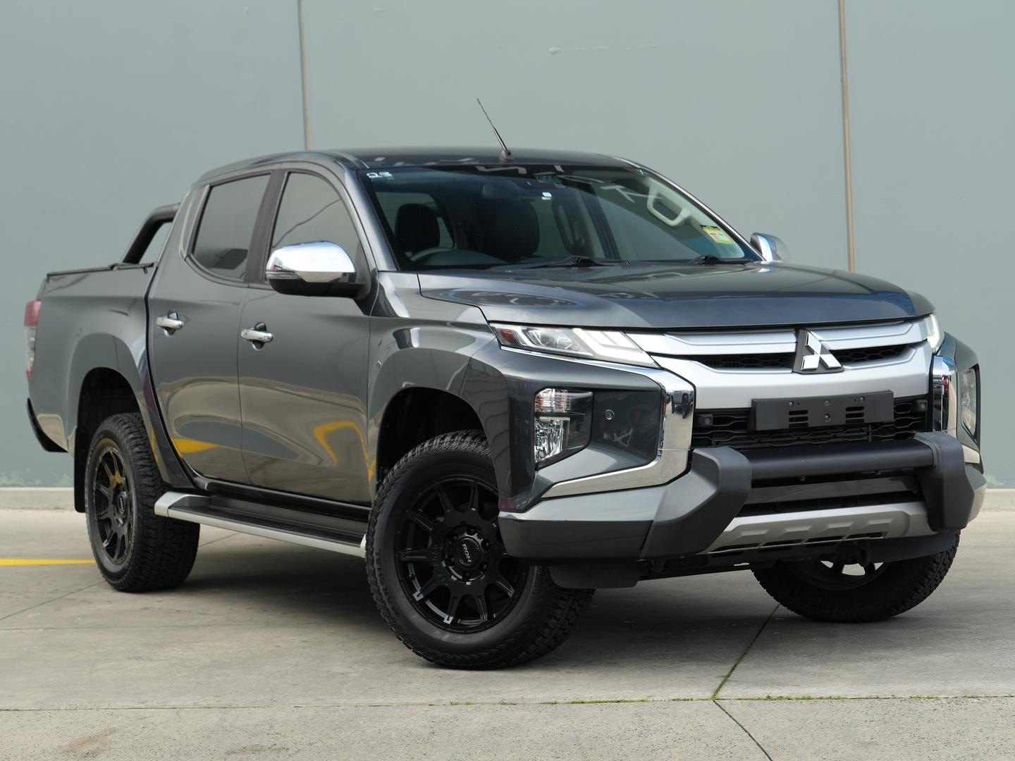 Mitsubishi Triton image 1