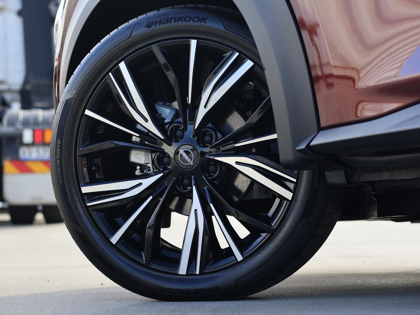 Nissan Juke image 4