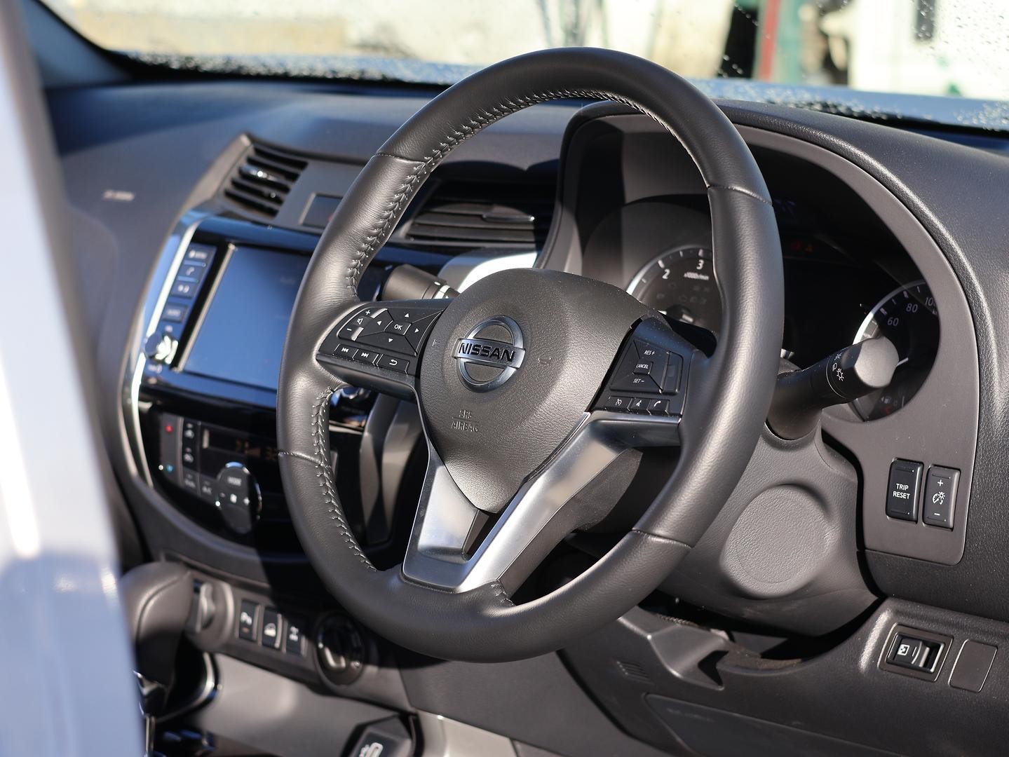 Nissan Navara image 2