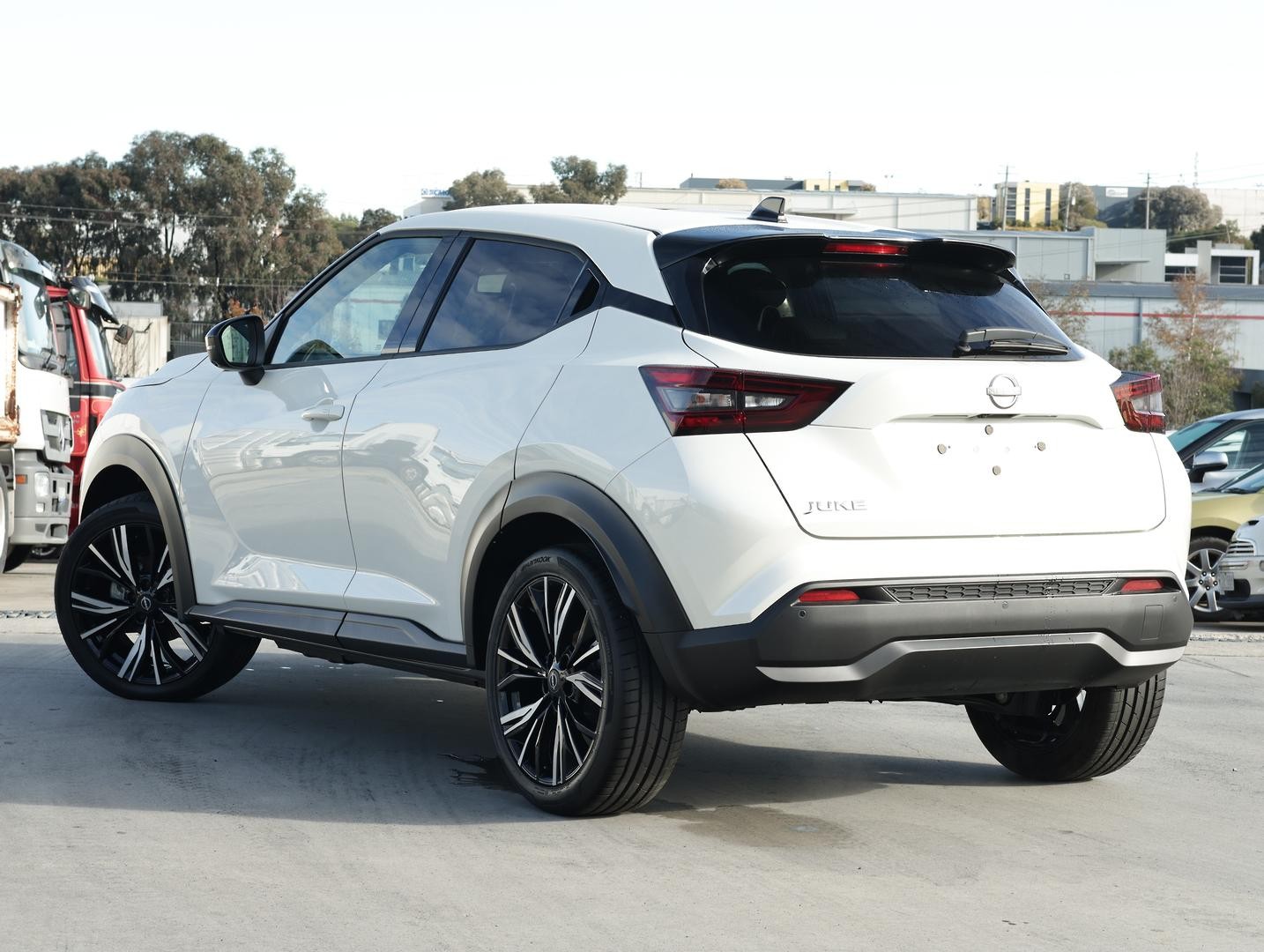 Nissan Juke image 3