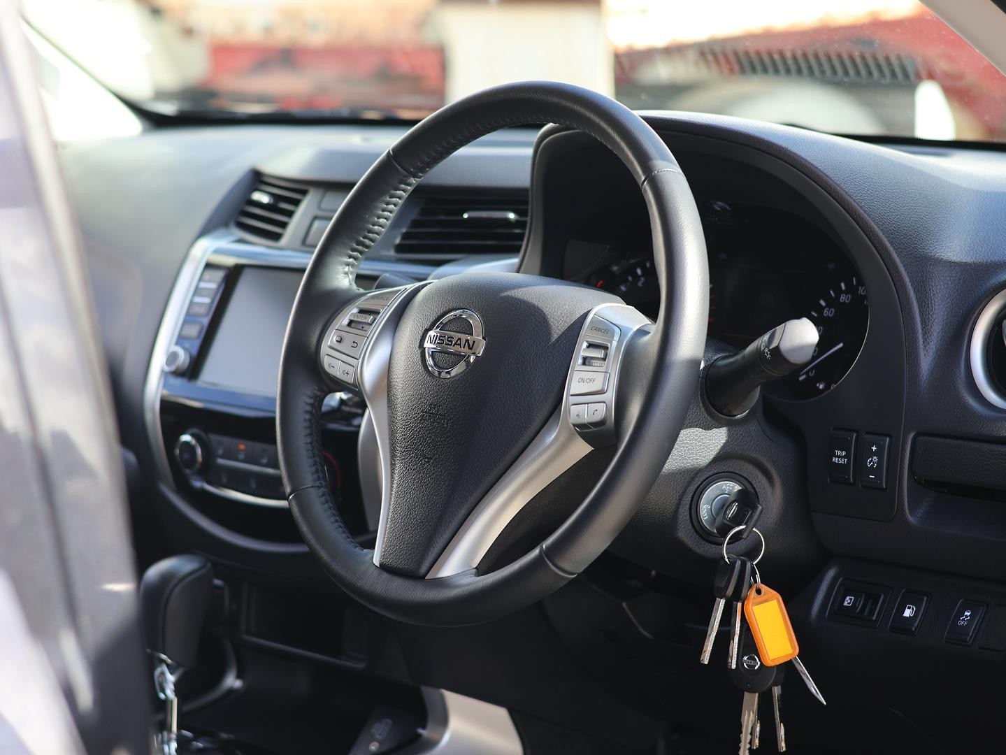 Nissan Navara image 2