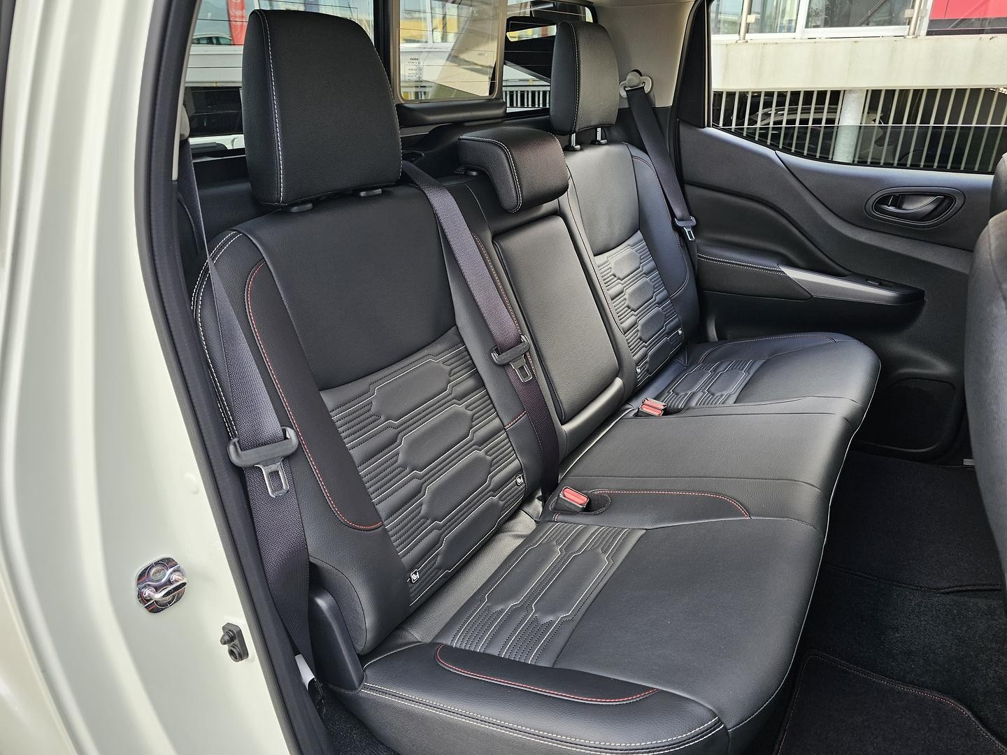 Nissan Navara image 2