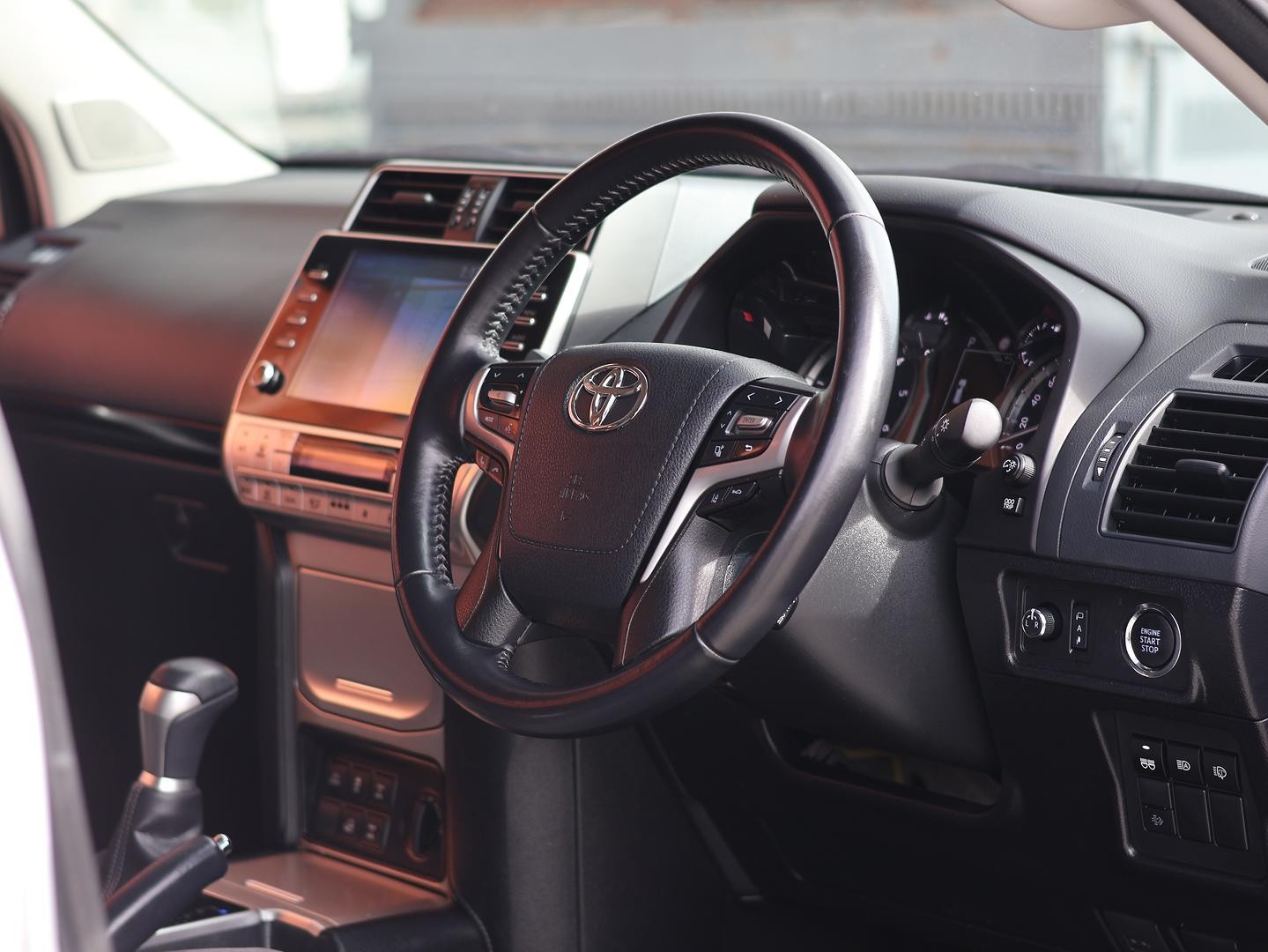 Toyota Landcruiser Prado image 2