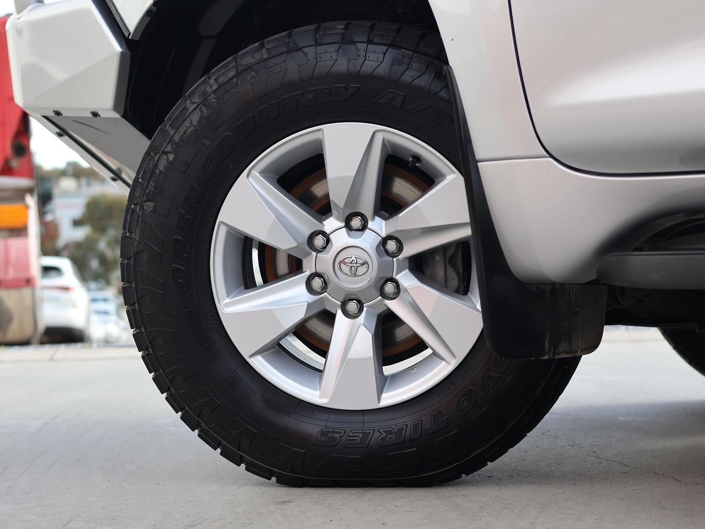 Toyota Landcruiser Prado image 4