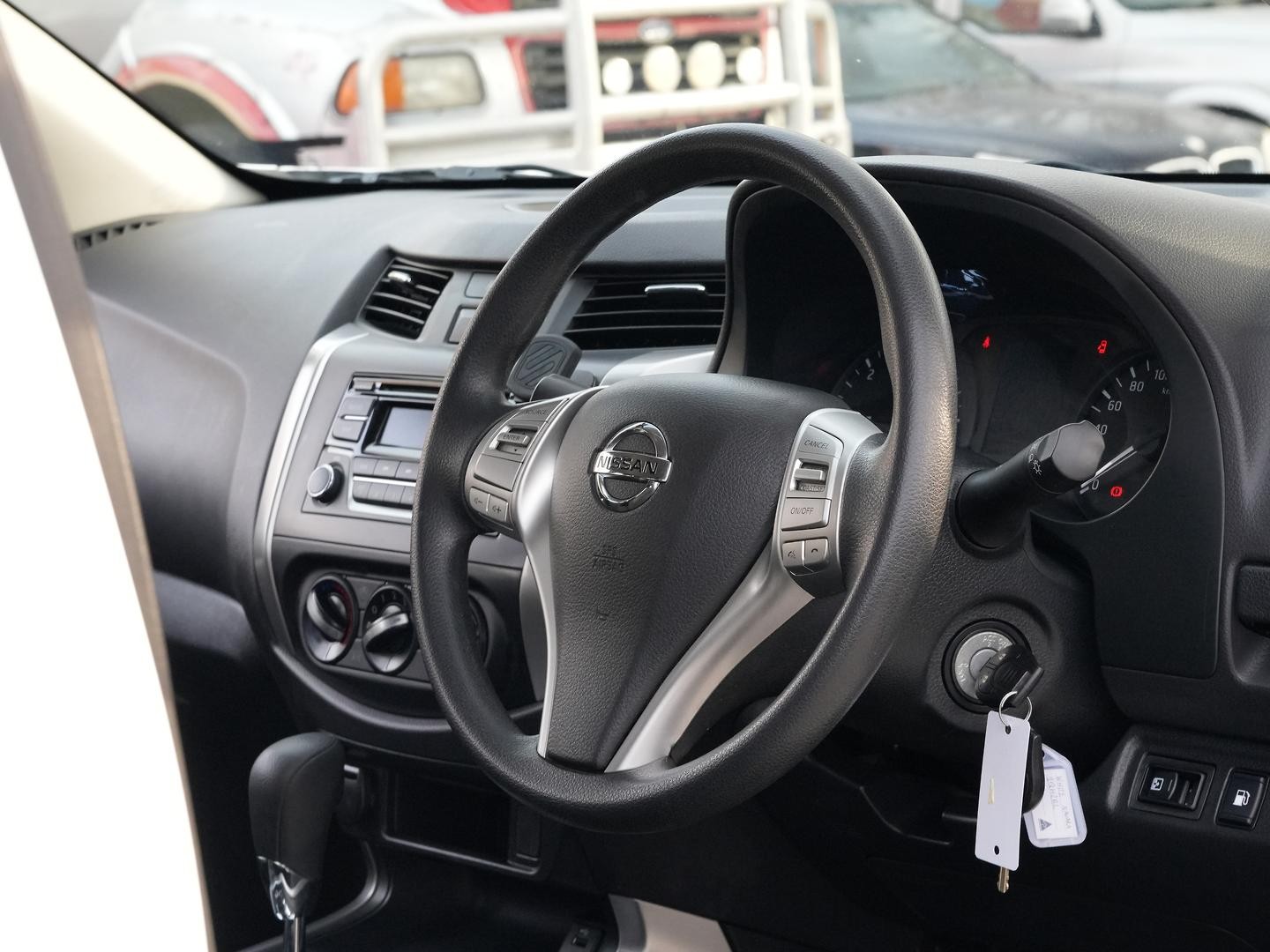 Nissan Navara image 2