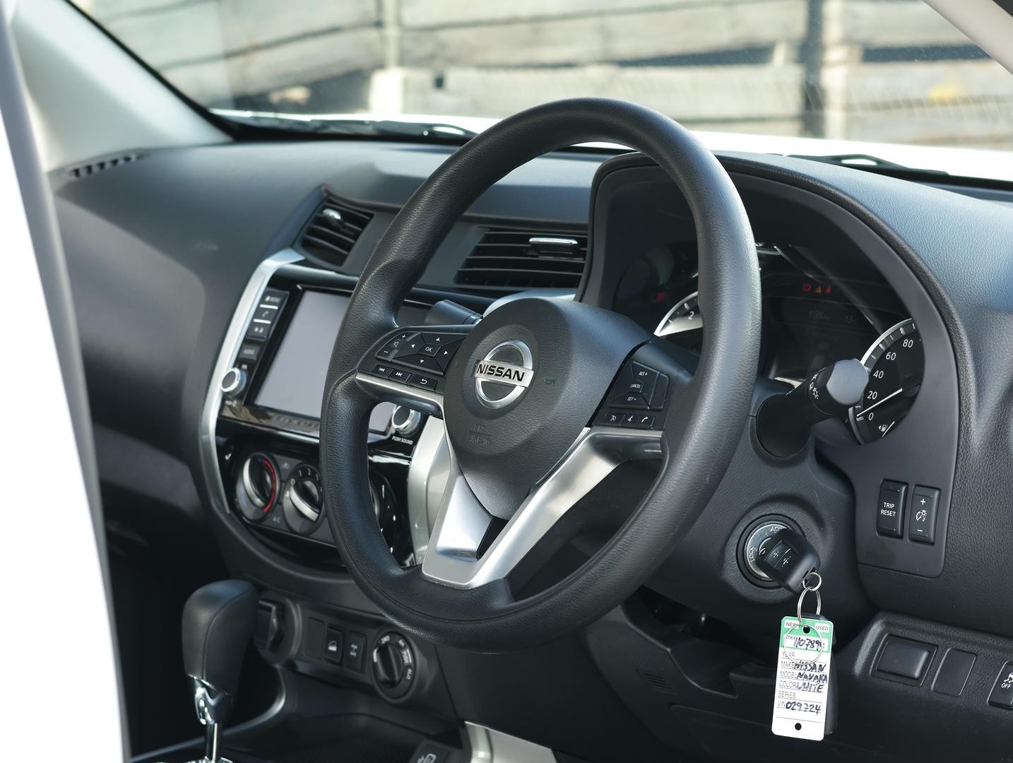 Nissan Navara image 2