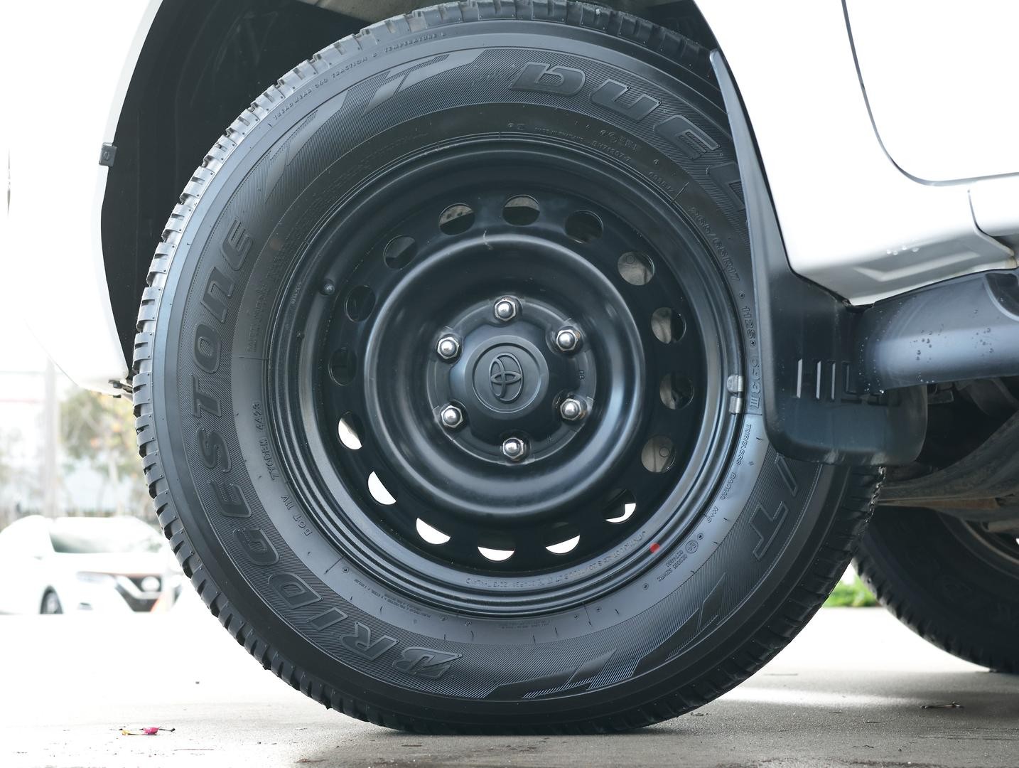 Toyota Hilux image 4