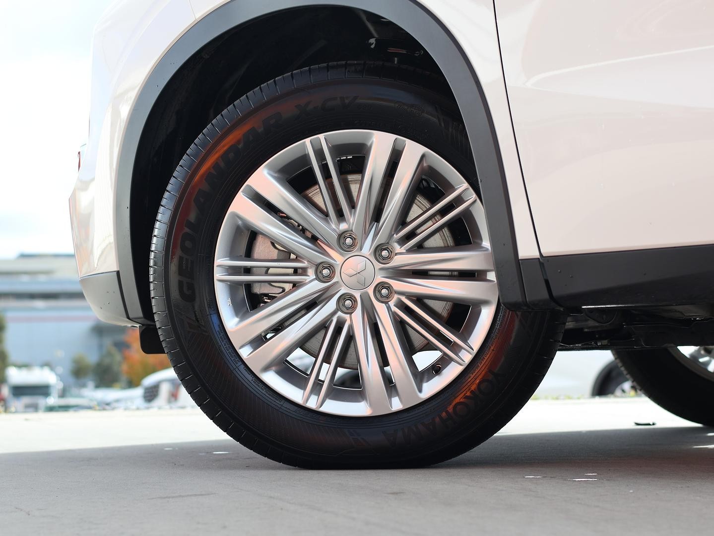 Mitsubishi Outlander image 4