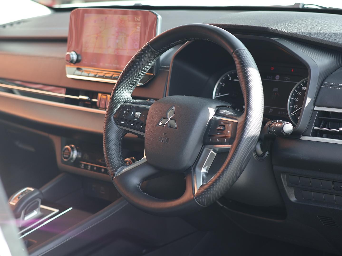 Mitsubishi Outlander image 2