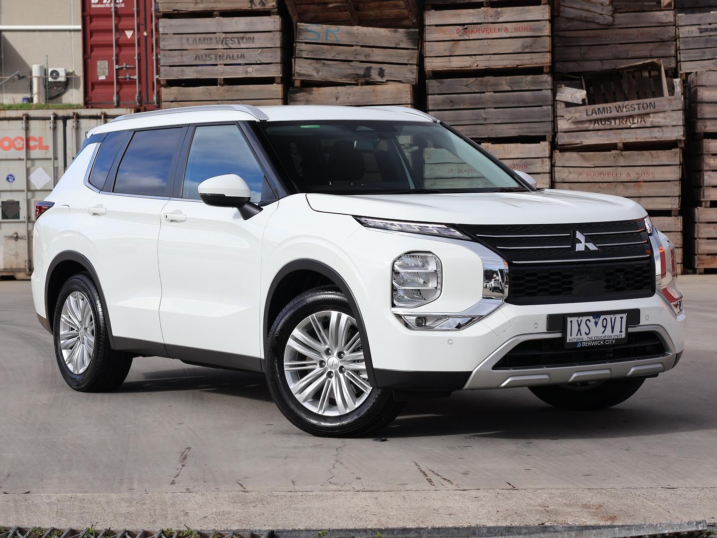 Mitsubishi Outlander image 1