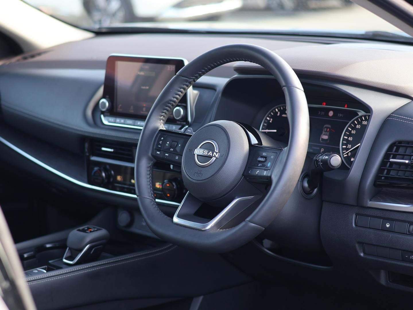 Nissan X-trail image 2