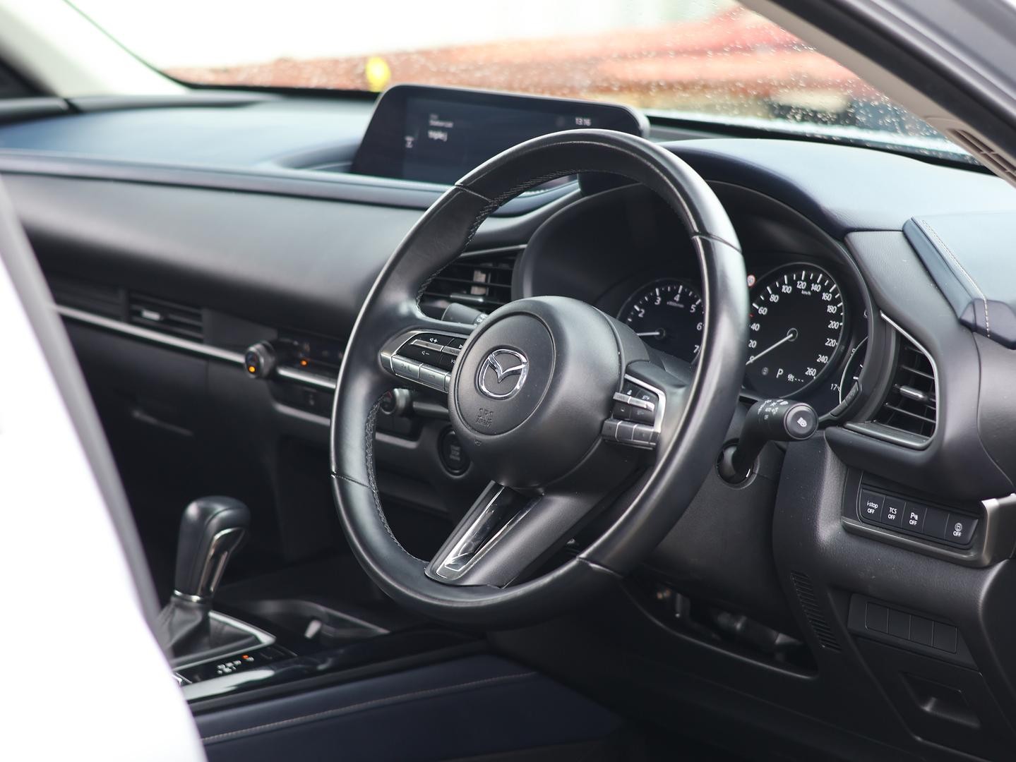 Mazda Cx-30 image 2