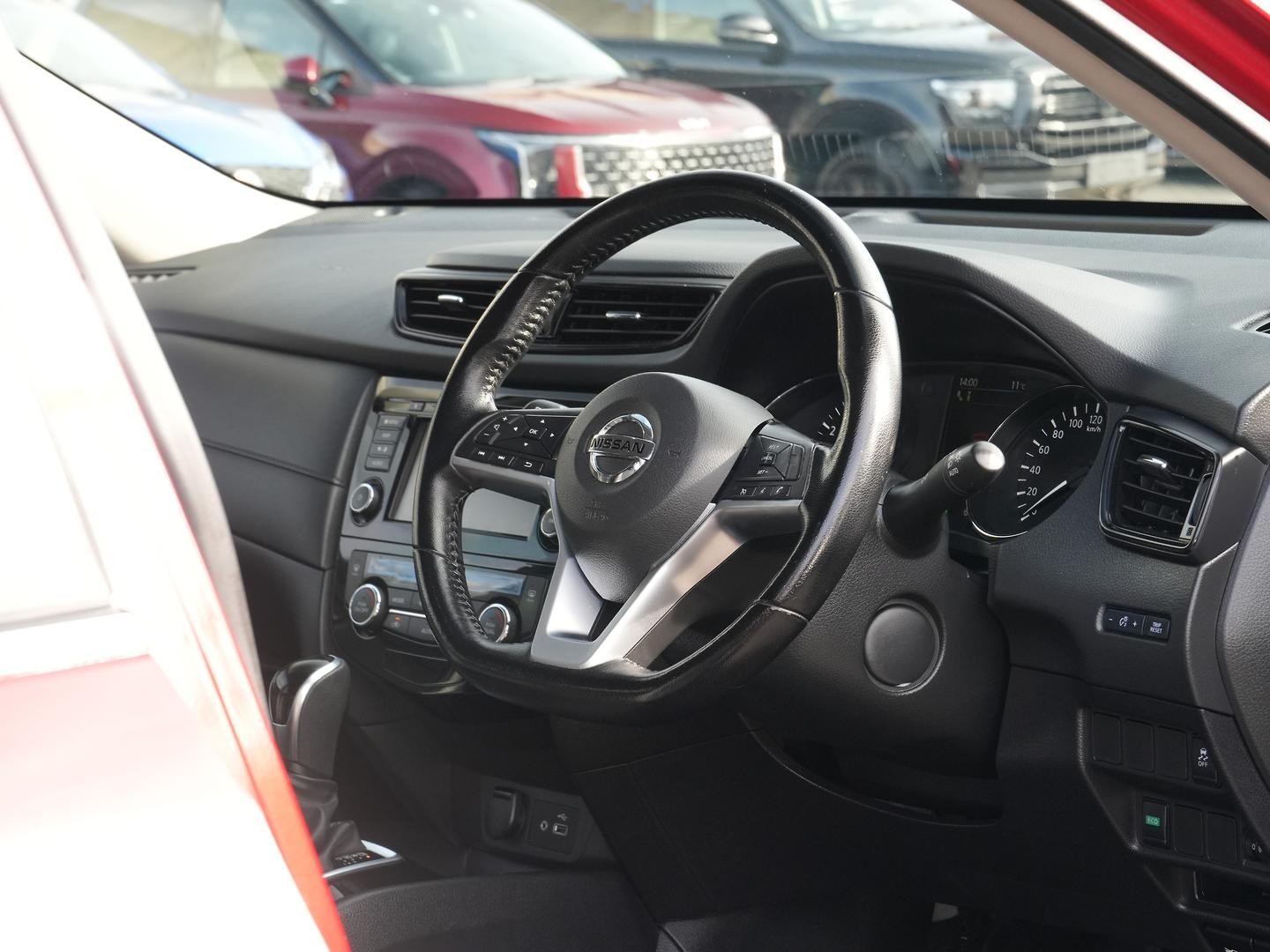 Nissan X-trail image 2