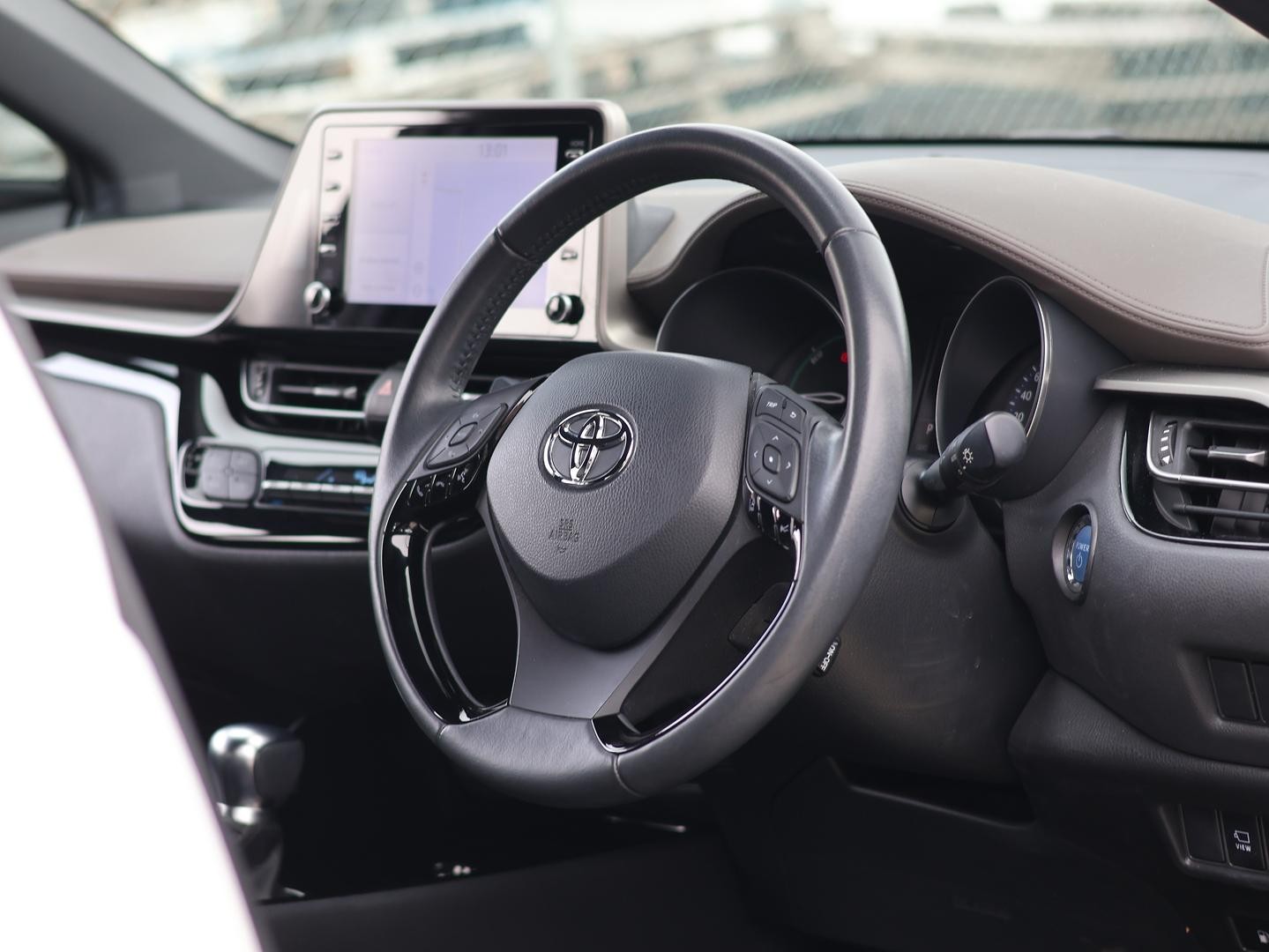 Toyota C-hr image 2