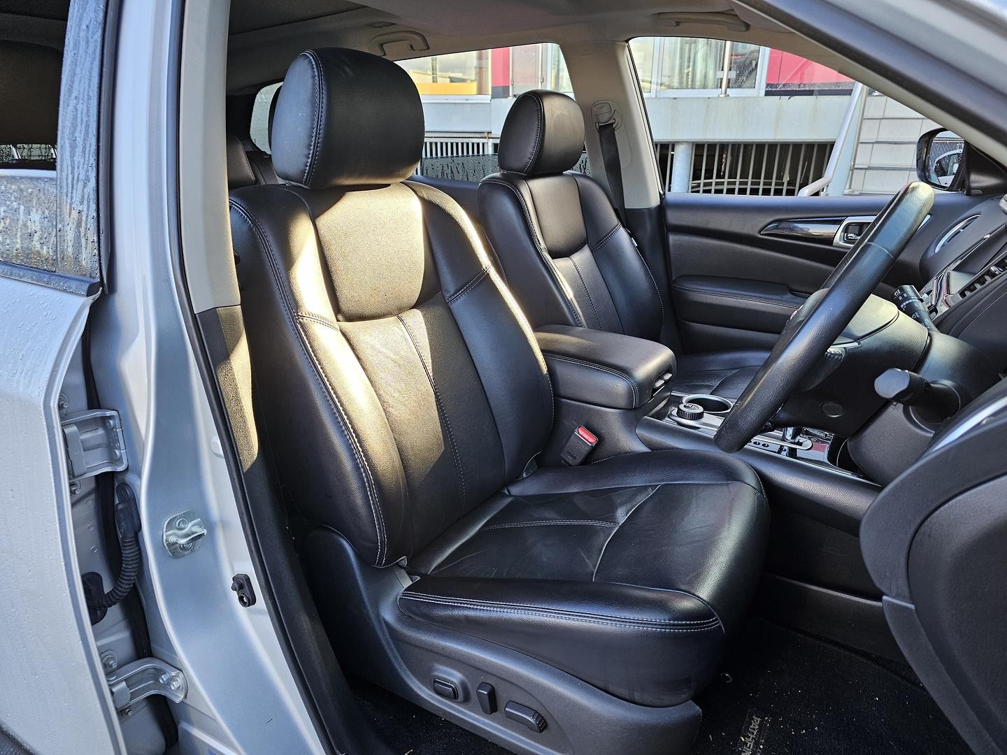 Nissan Pathfinder image 1