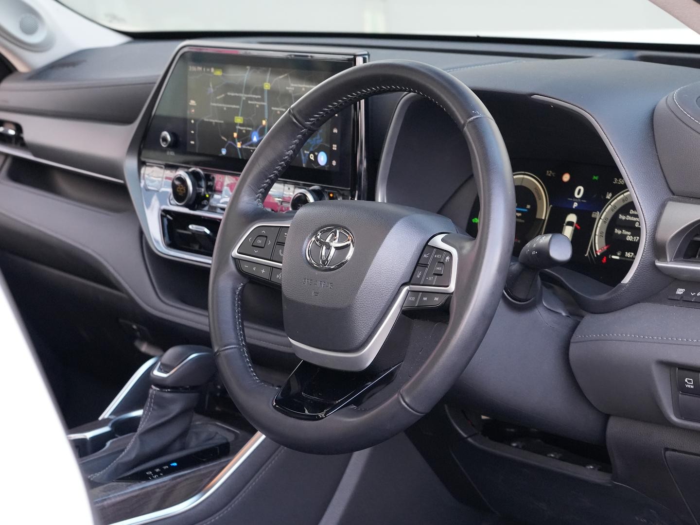 Toyota Kluger image 2