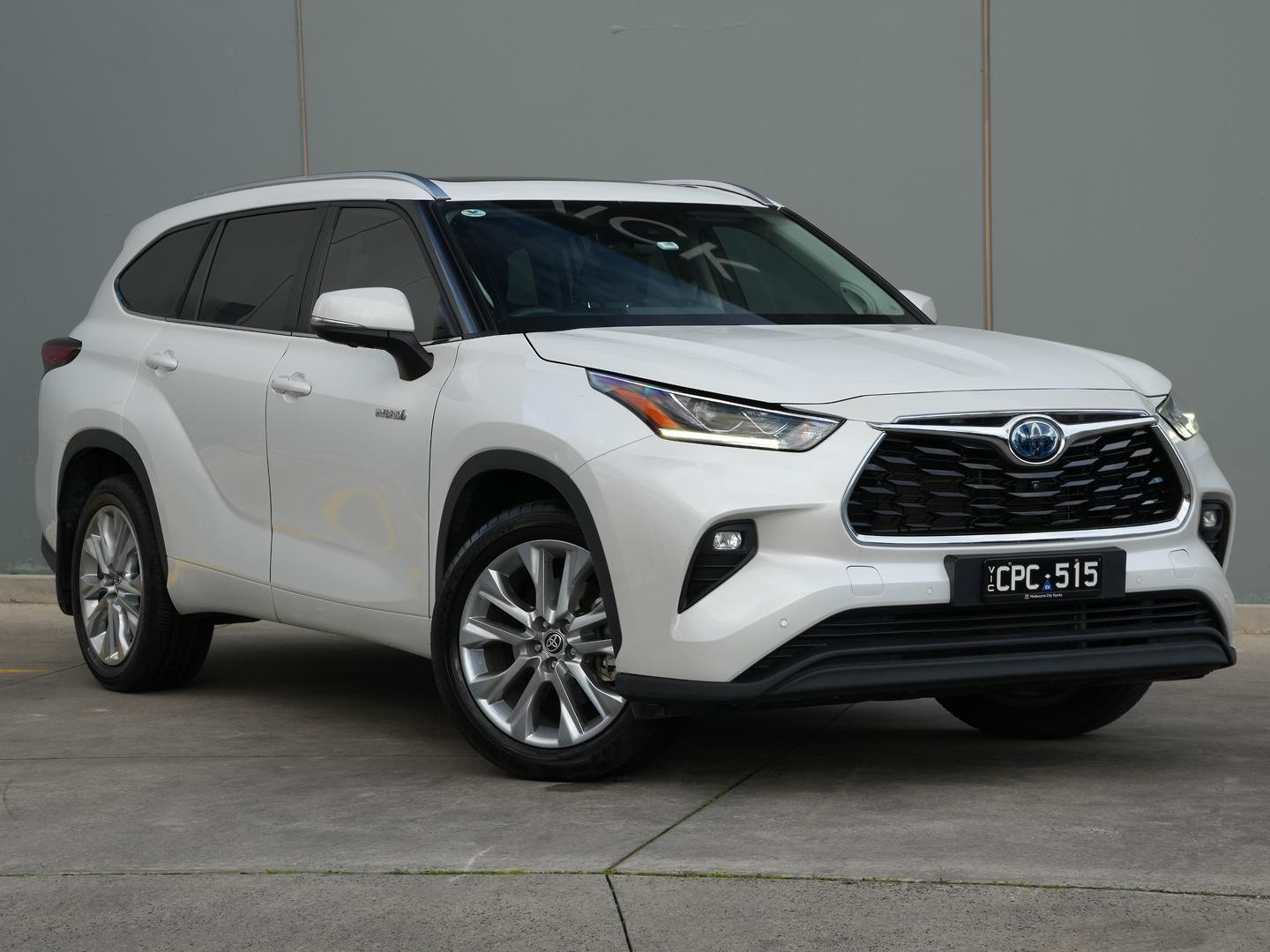 Toyota Kluger image 1