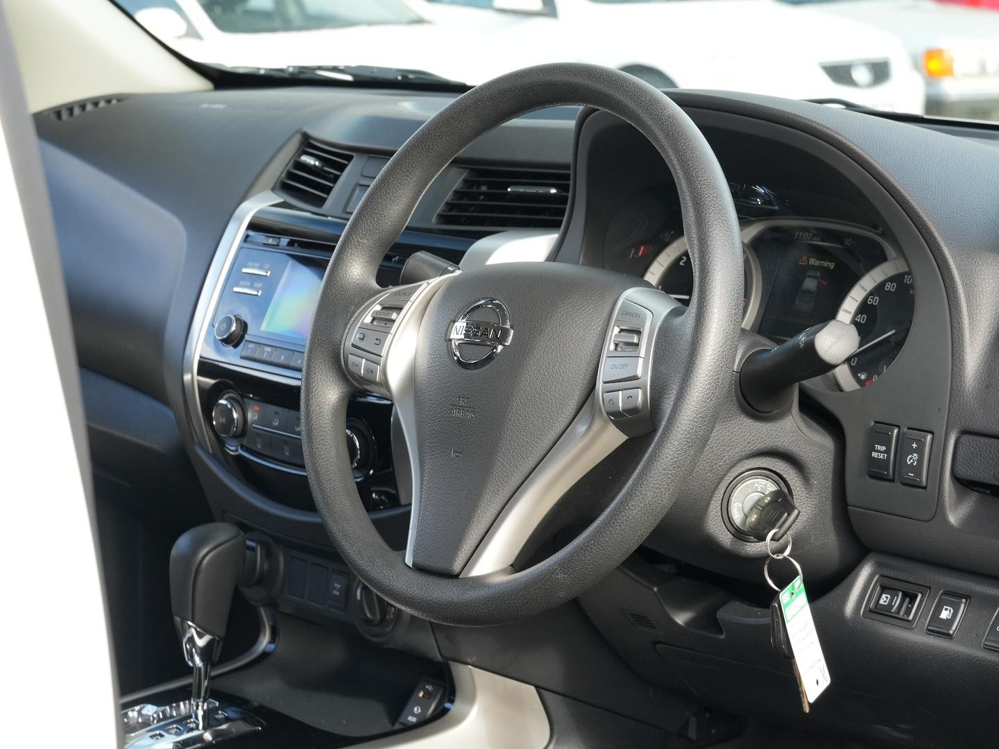 Nissan Navara image 2