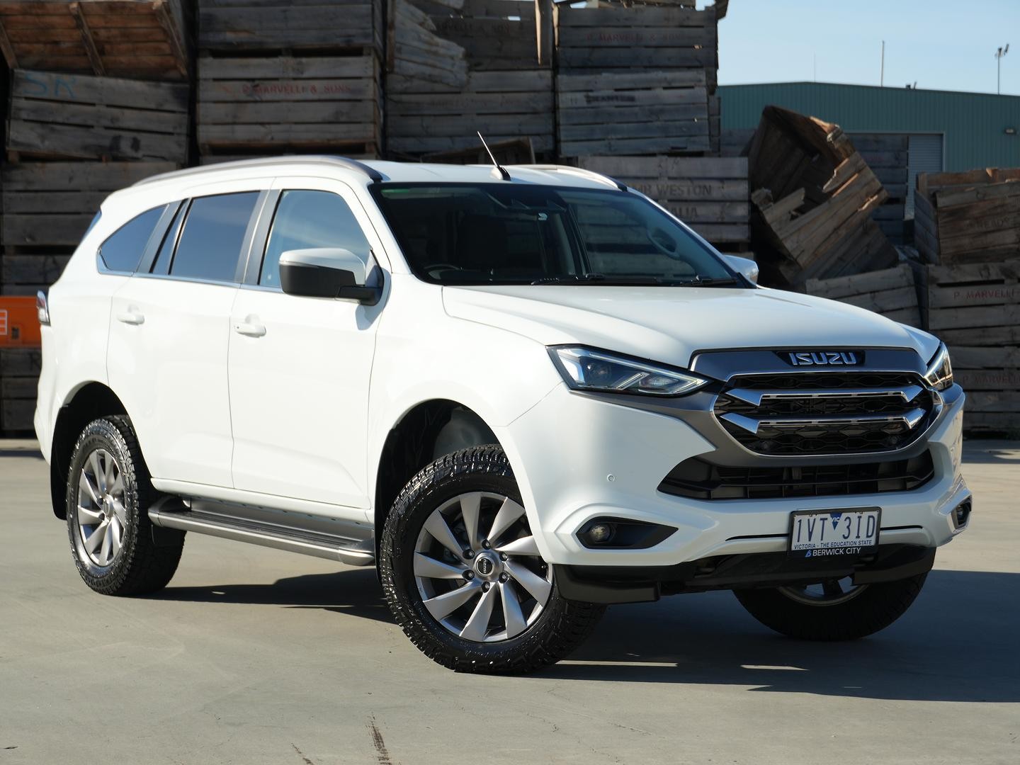 Isuzu Mu-x image 1