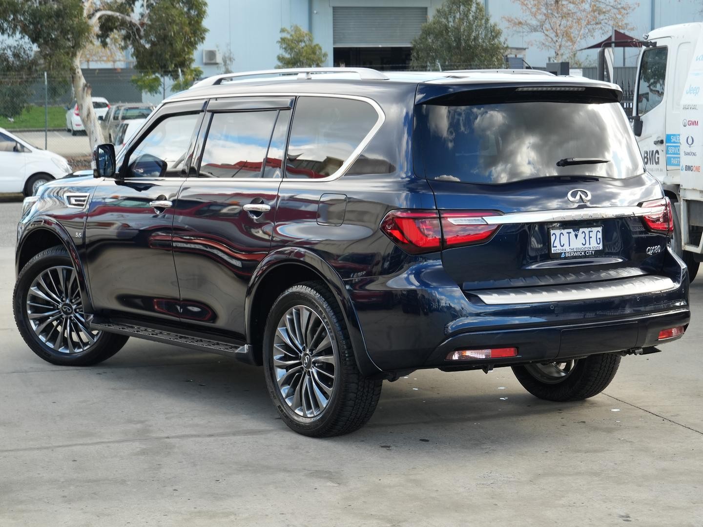 Infiniti Qx80 image 3