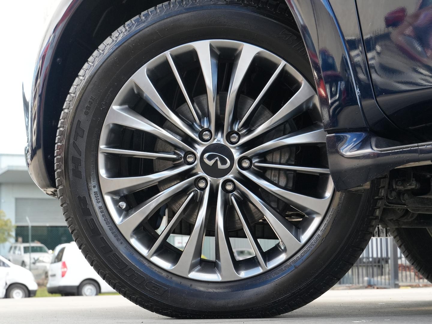 Infiniti Qx80 image 2
