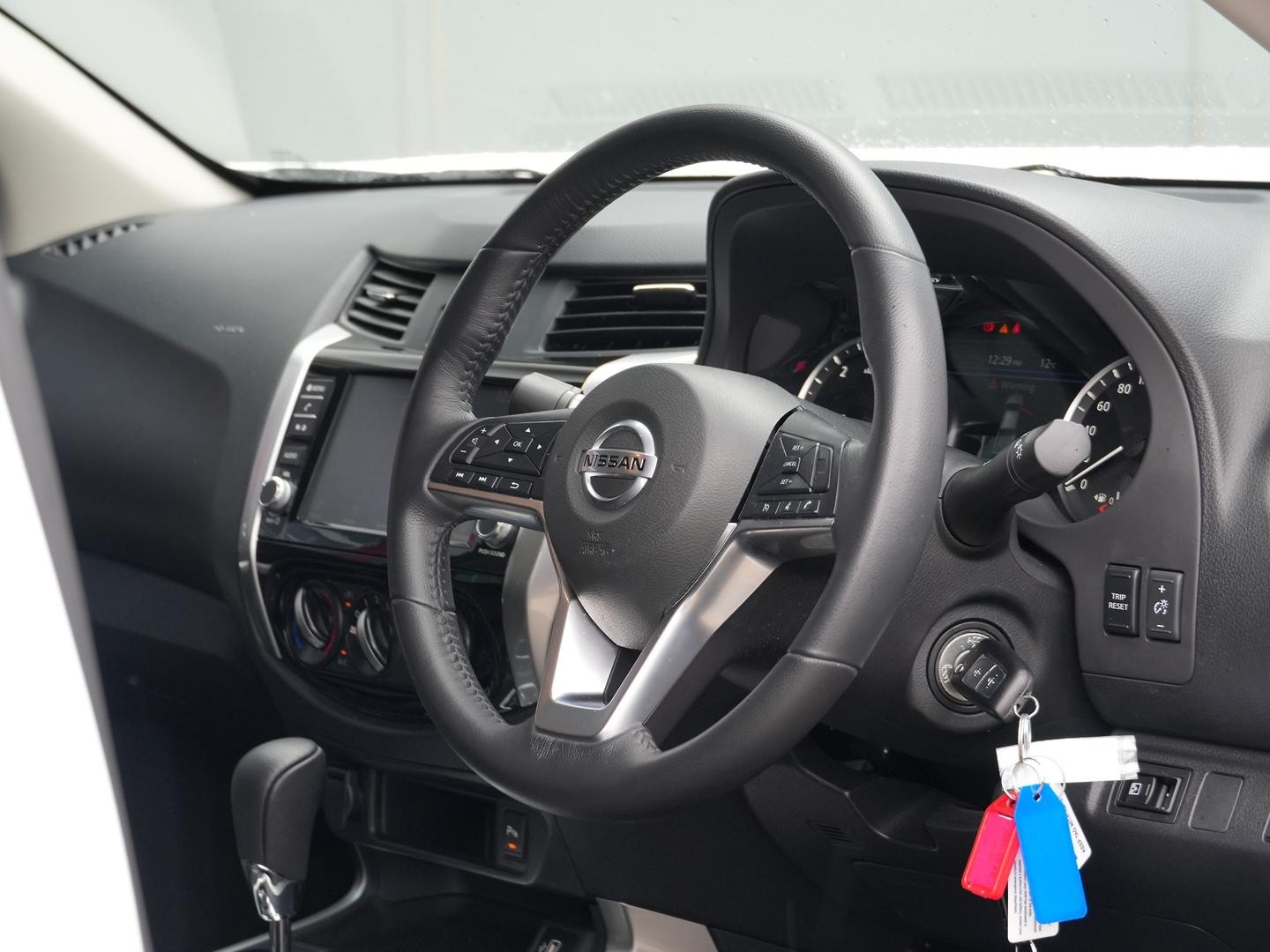 Nissan Navara image 2