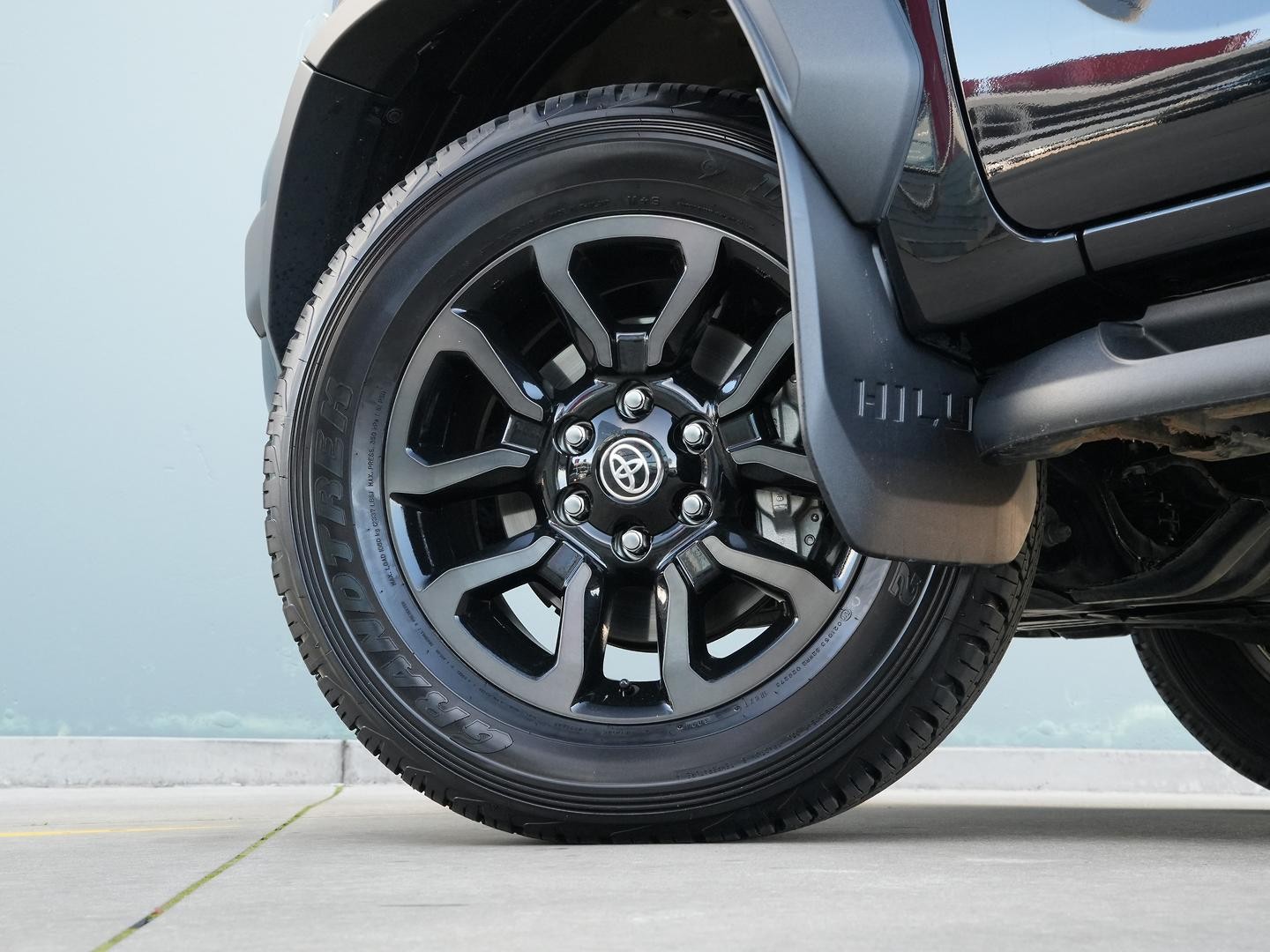Toyota Hilux image 4