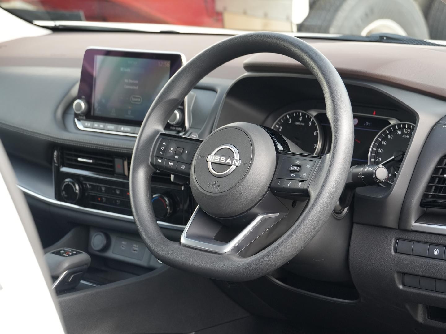 Nissan X-trail image 2