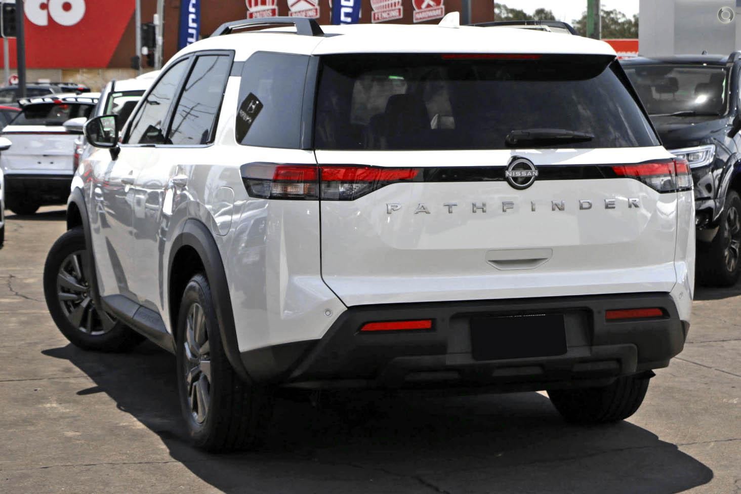 Nissan Pathfinder image 4