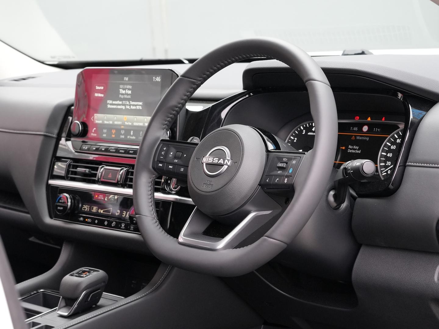 Nissan Pathfinder image 2