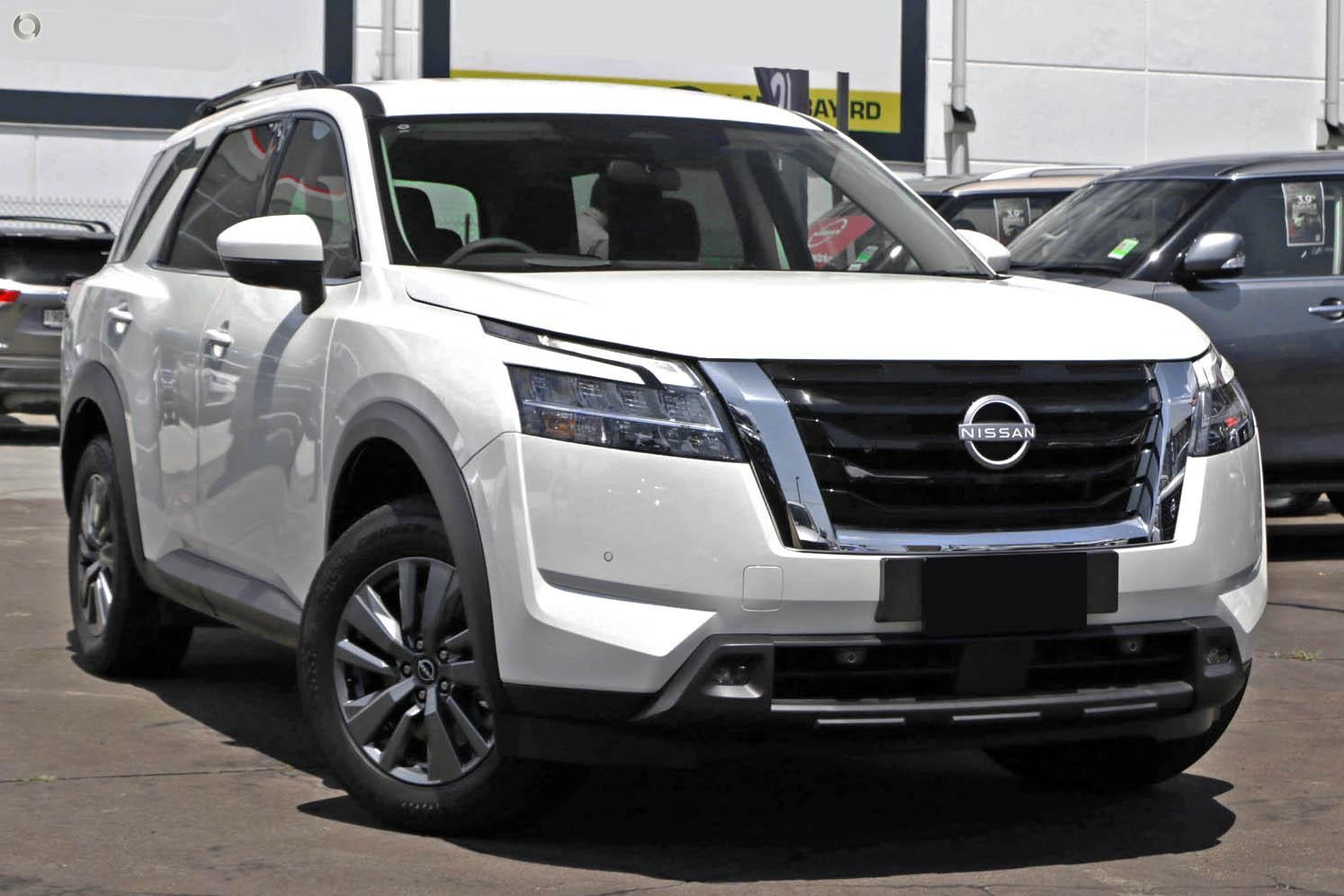 Nissan Pathfinder image 1