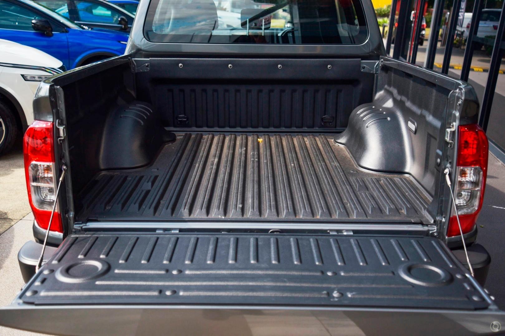 Nissan Navara image 4