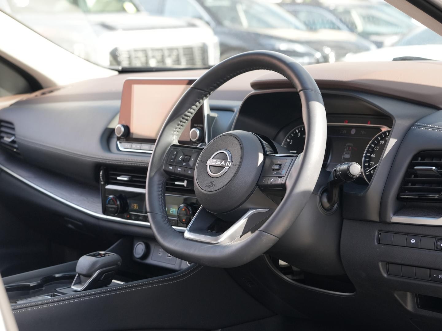 Nissan X-trail image 2