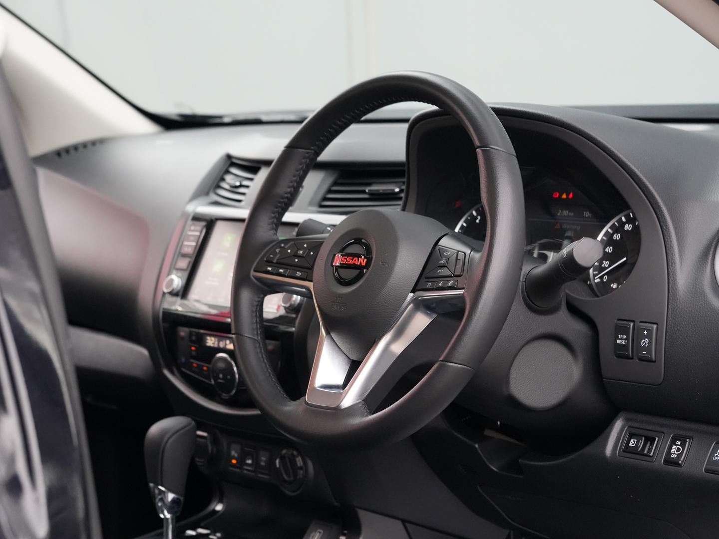 Nissan Navara image 2