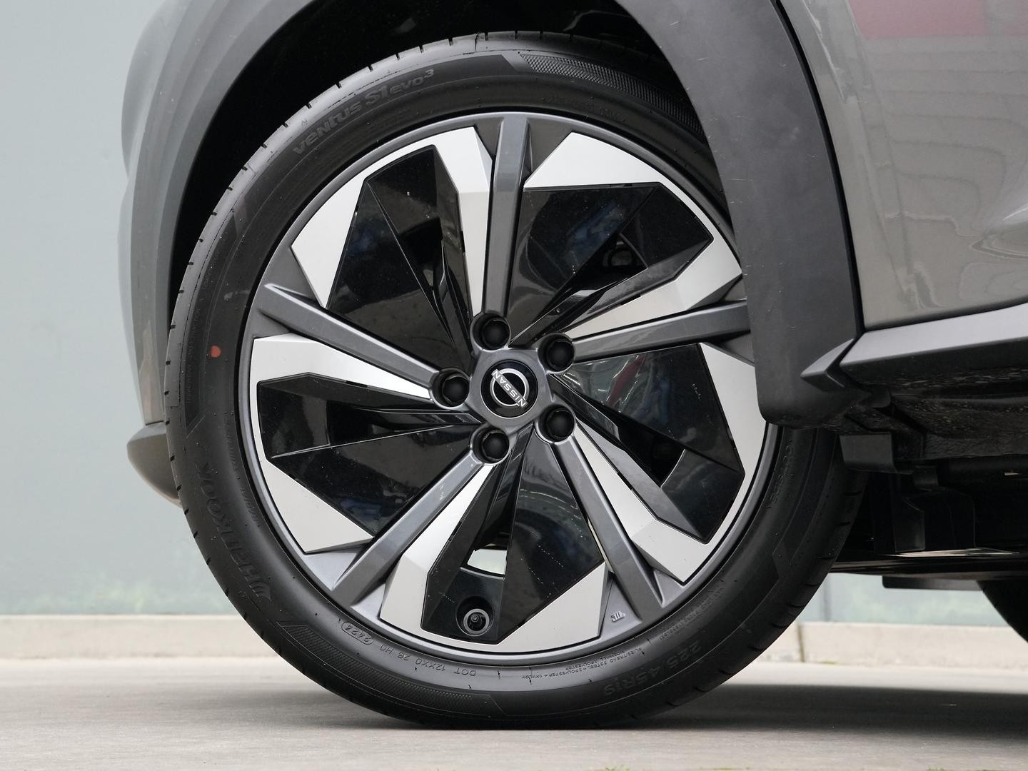 Nissan Juke image 4