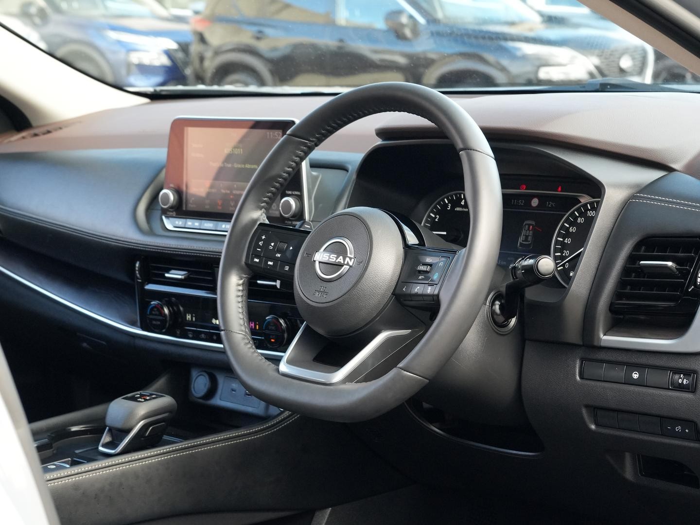 Nissan X-trail image 2