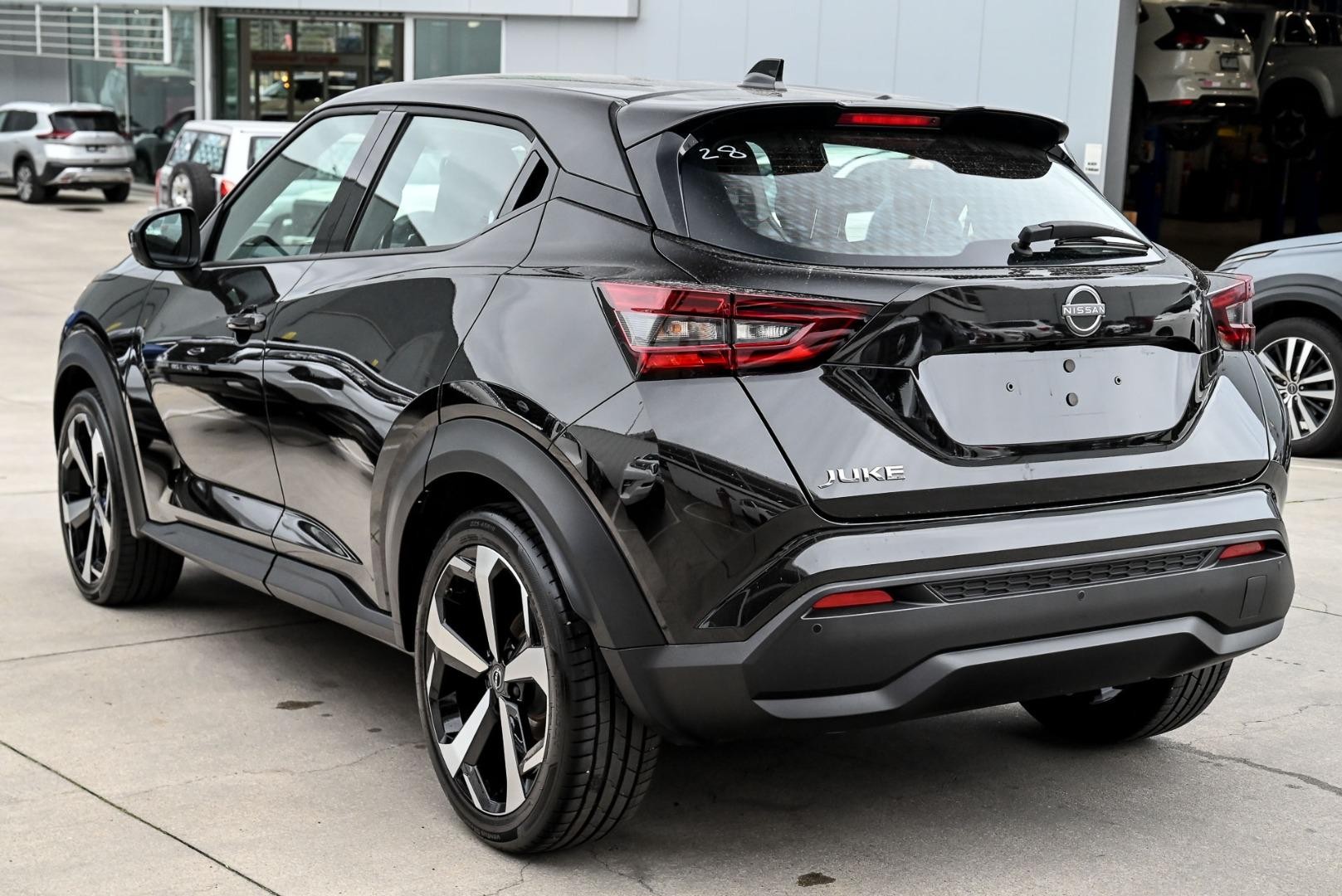 Nissan Juke image 3