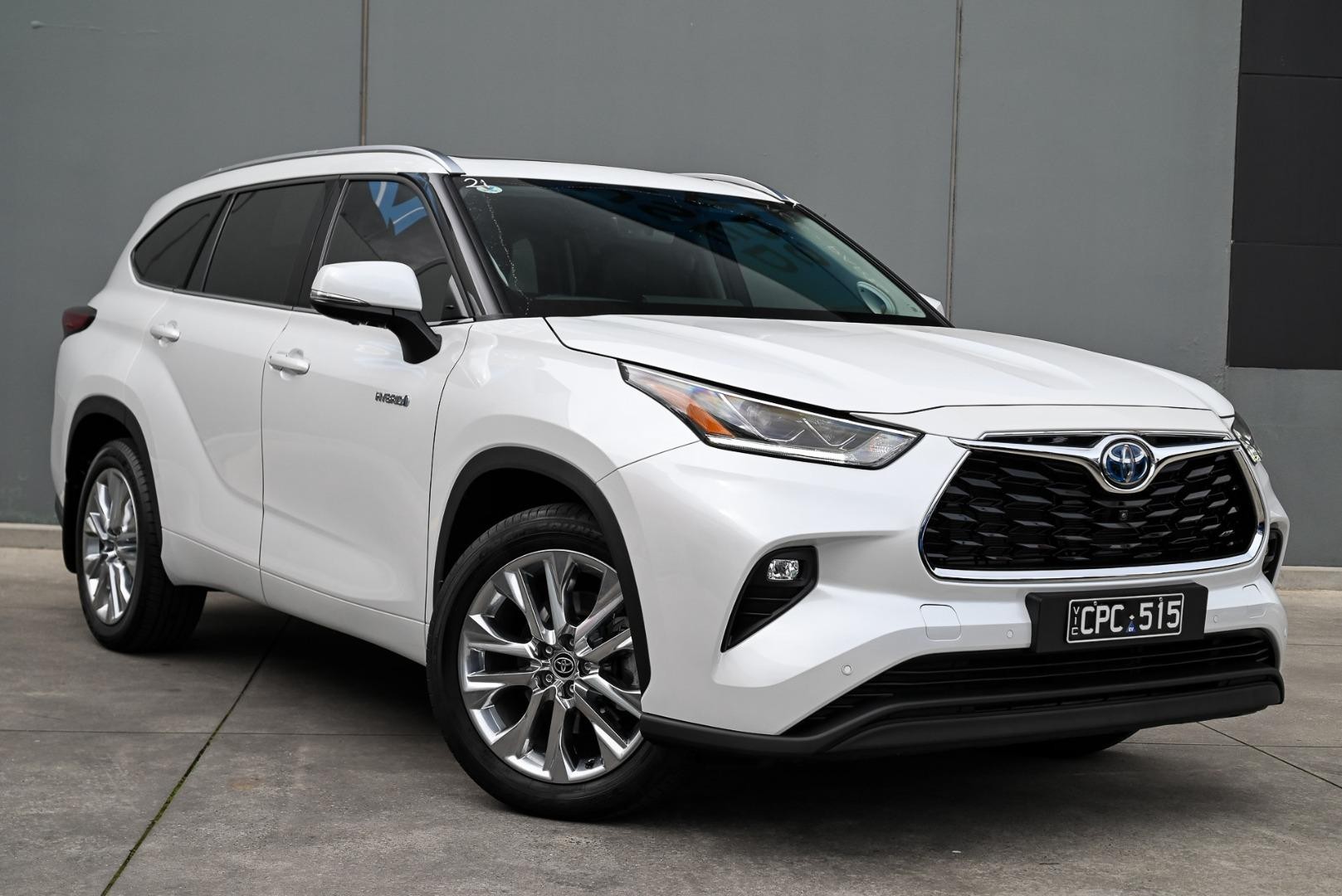 Toyota Kluger image 1