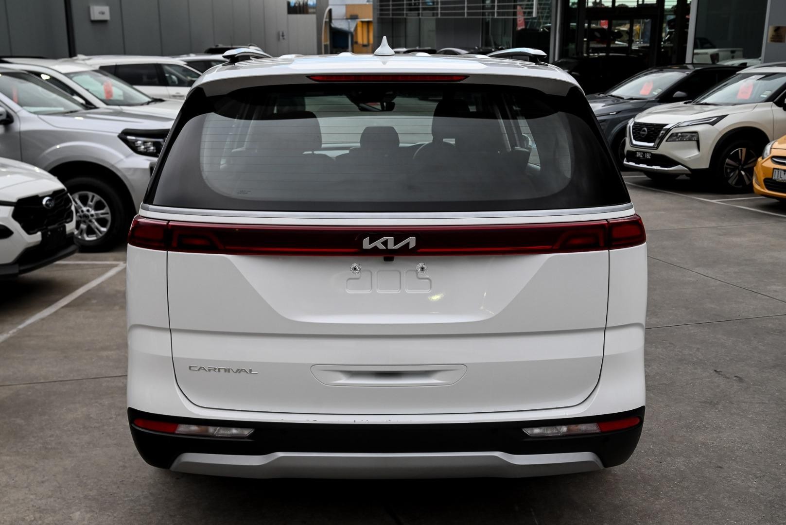 Kia Carnival image 4