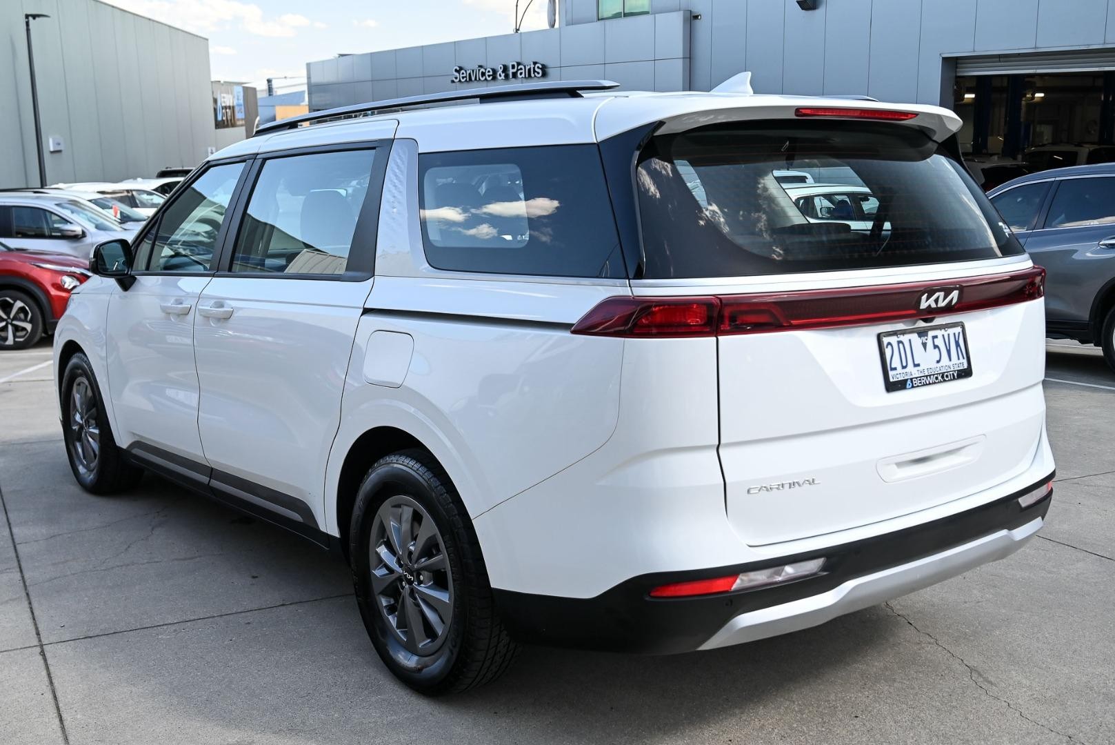 Kia Carnival image 3