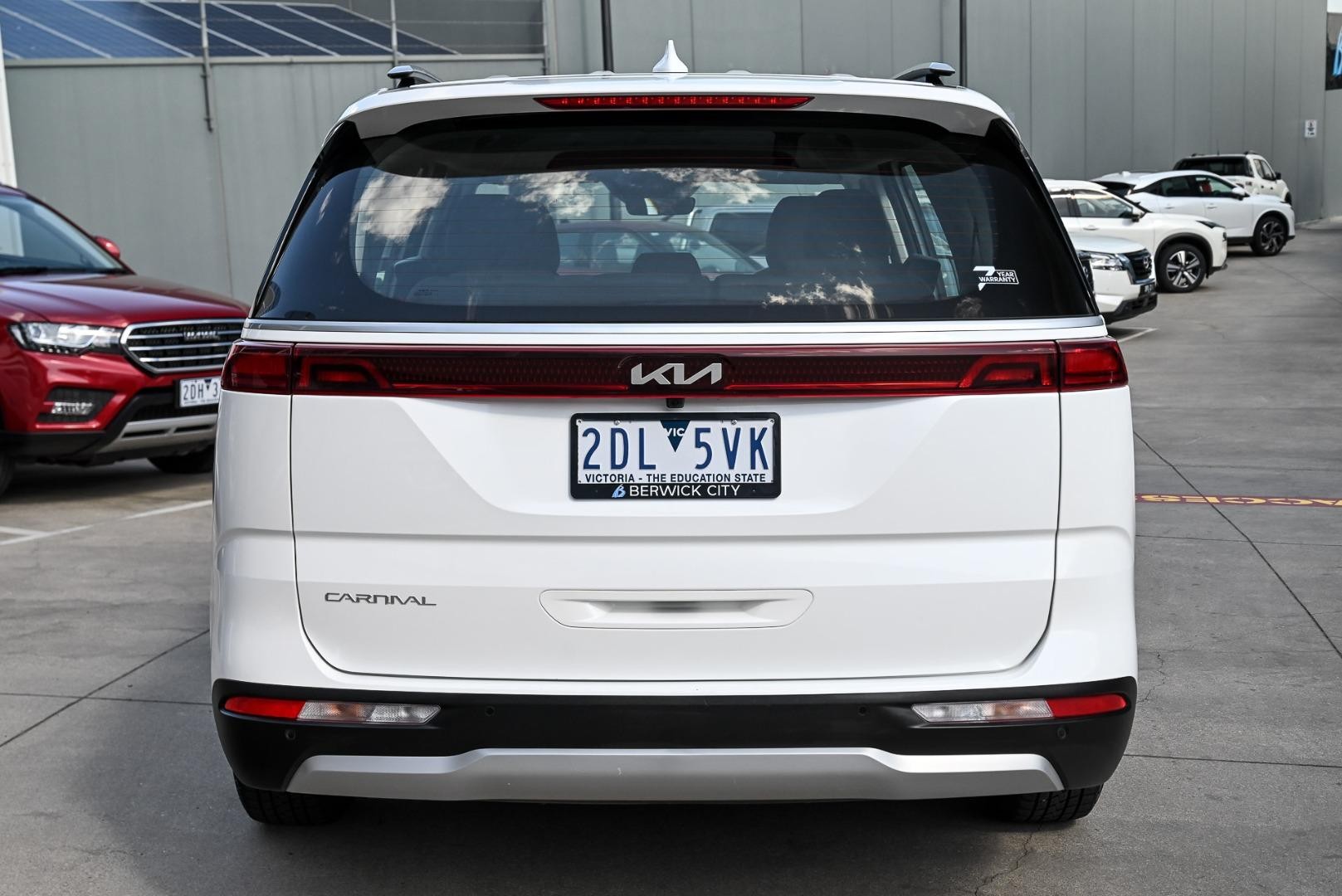 Kia Carnival image 4