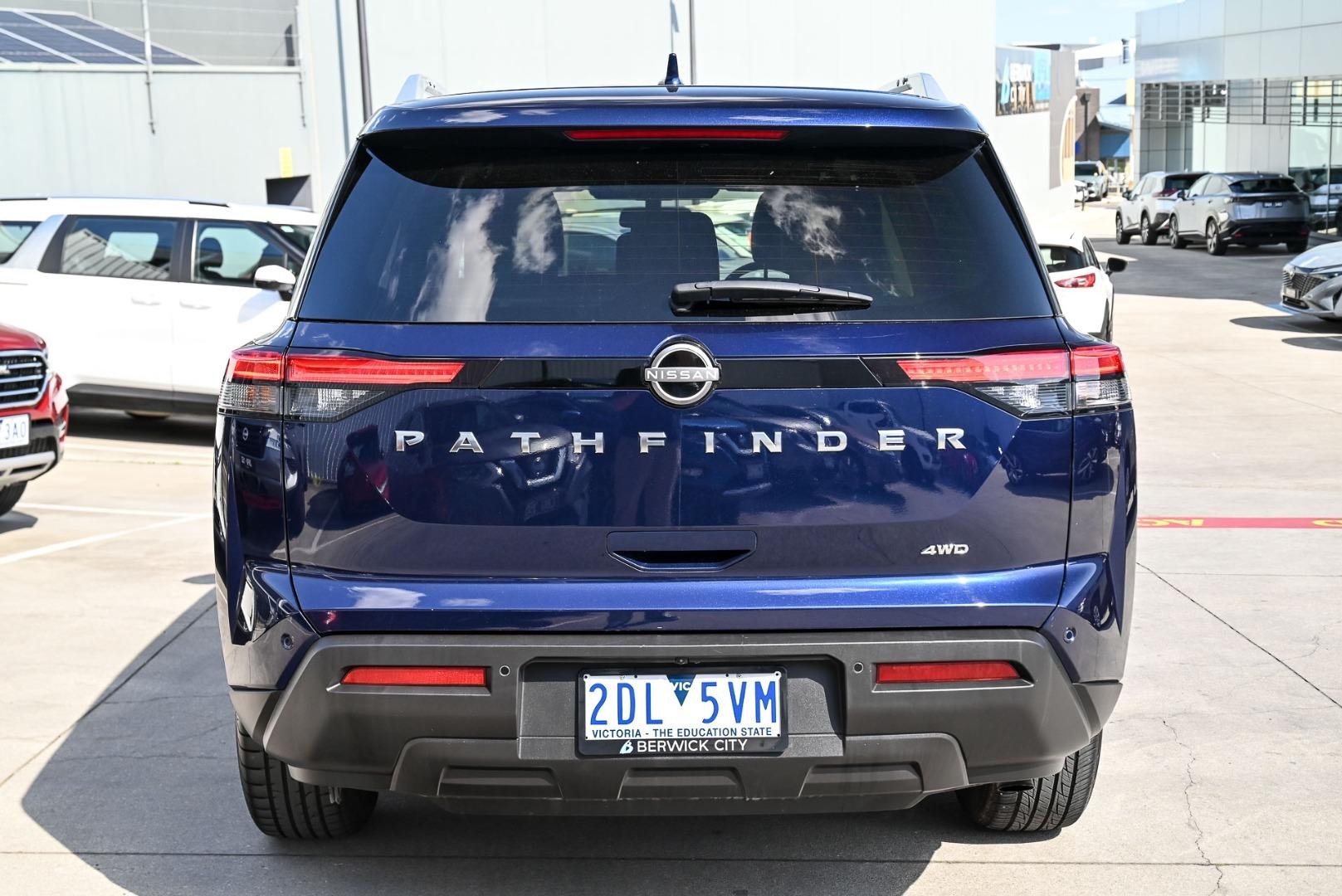 Nissan Pathfinder image 4