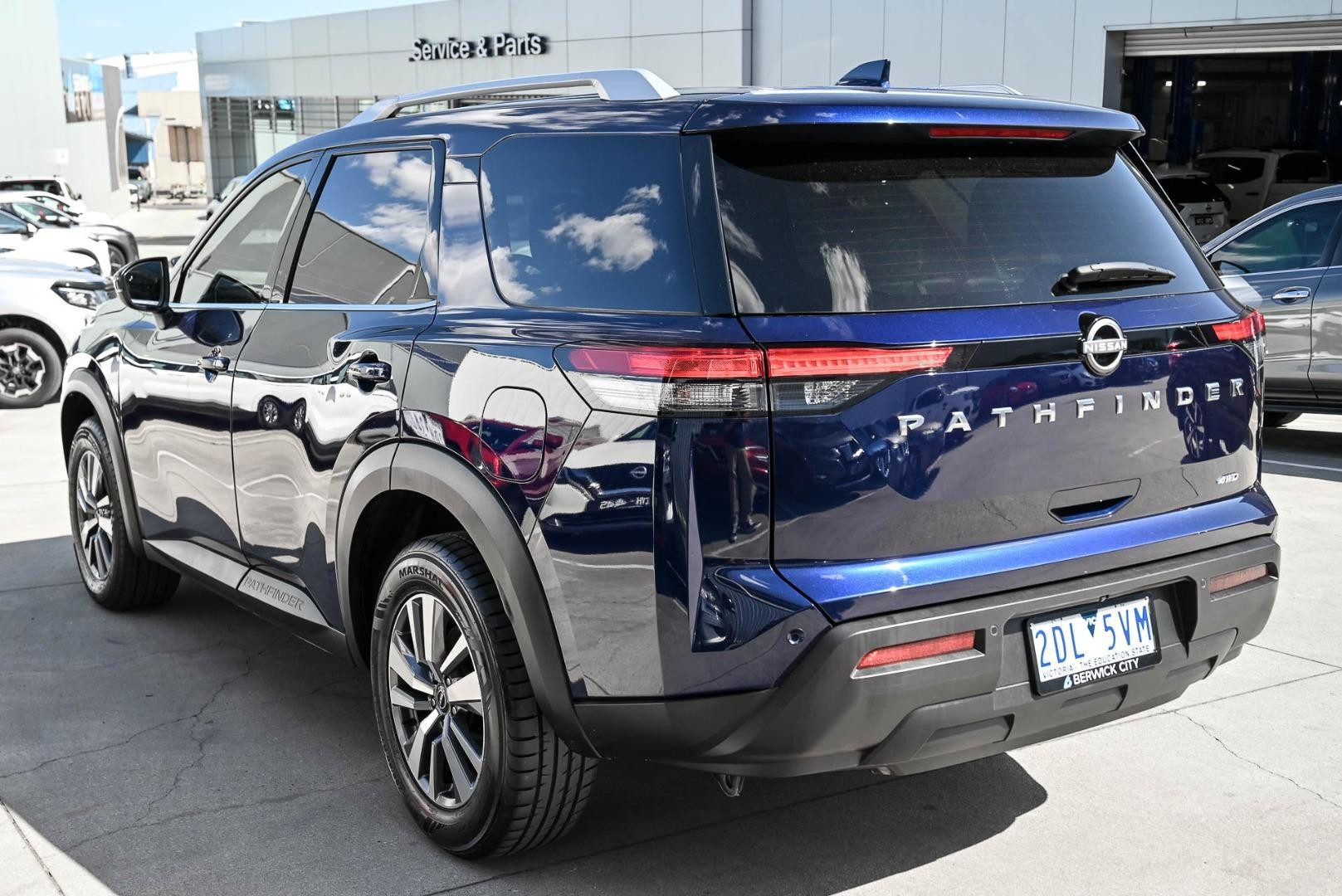 Nissan Pathfinder image 3