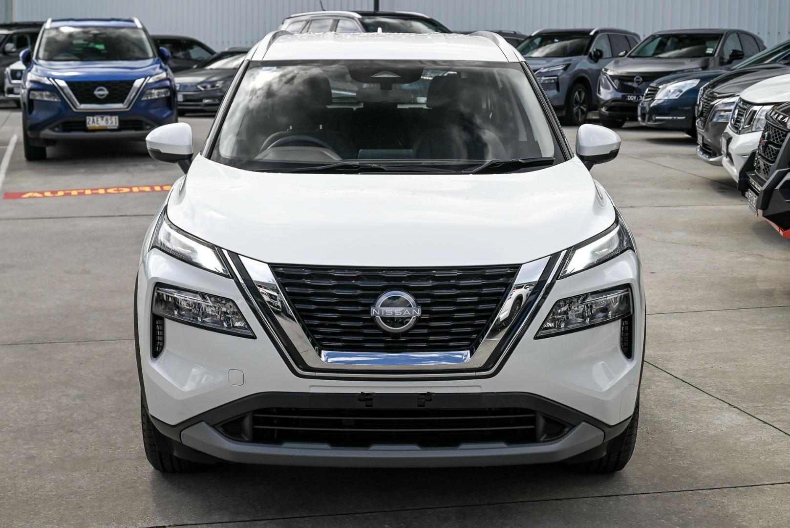 Nissan X-trail image 2